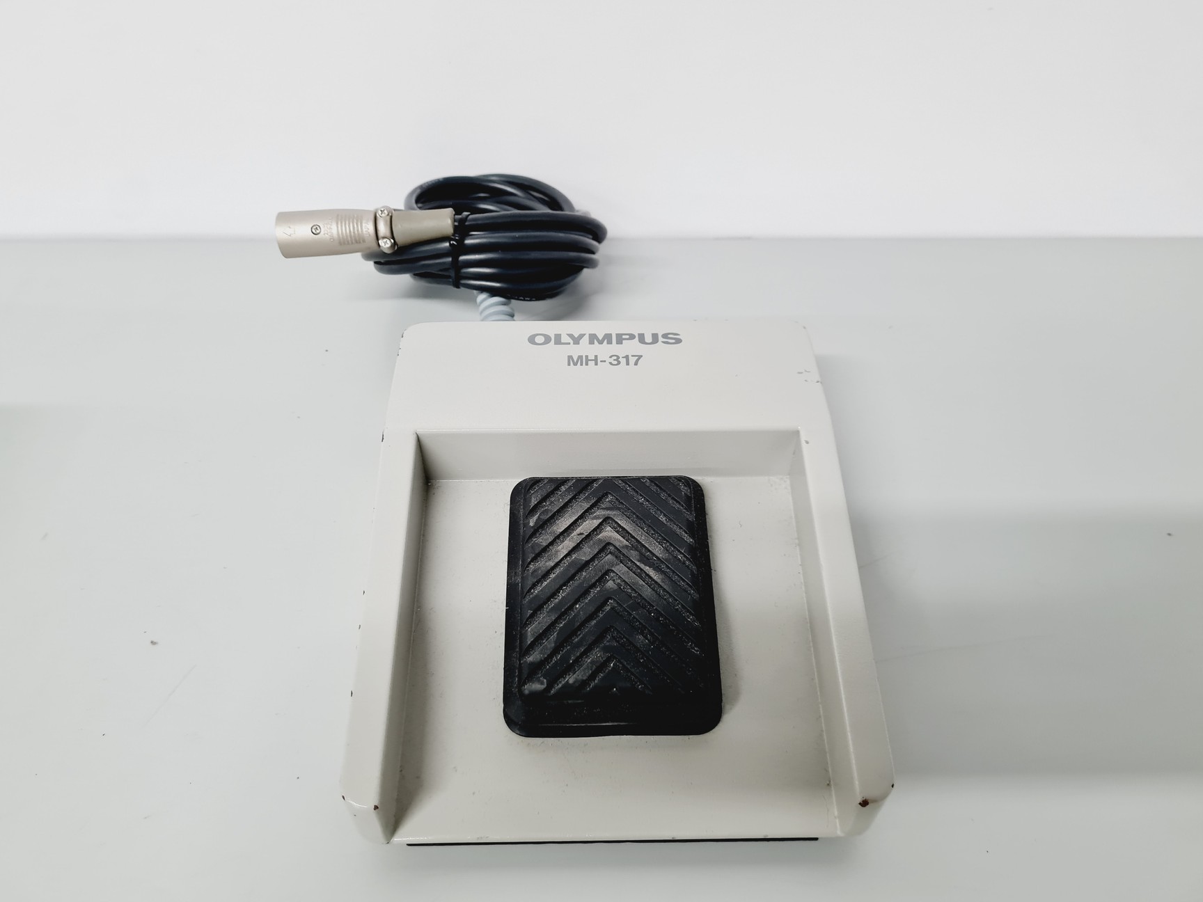 Image of Olympus Model CLV-S20 Endoscopy System w/ Sony PVM-205MD Lab