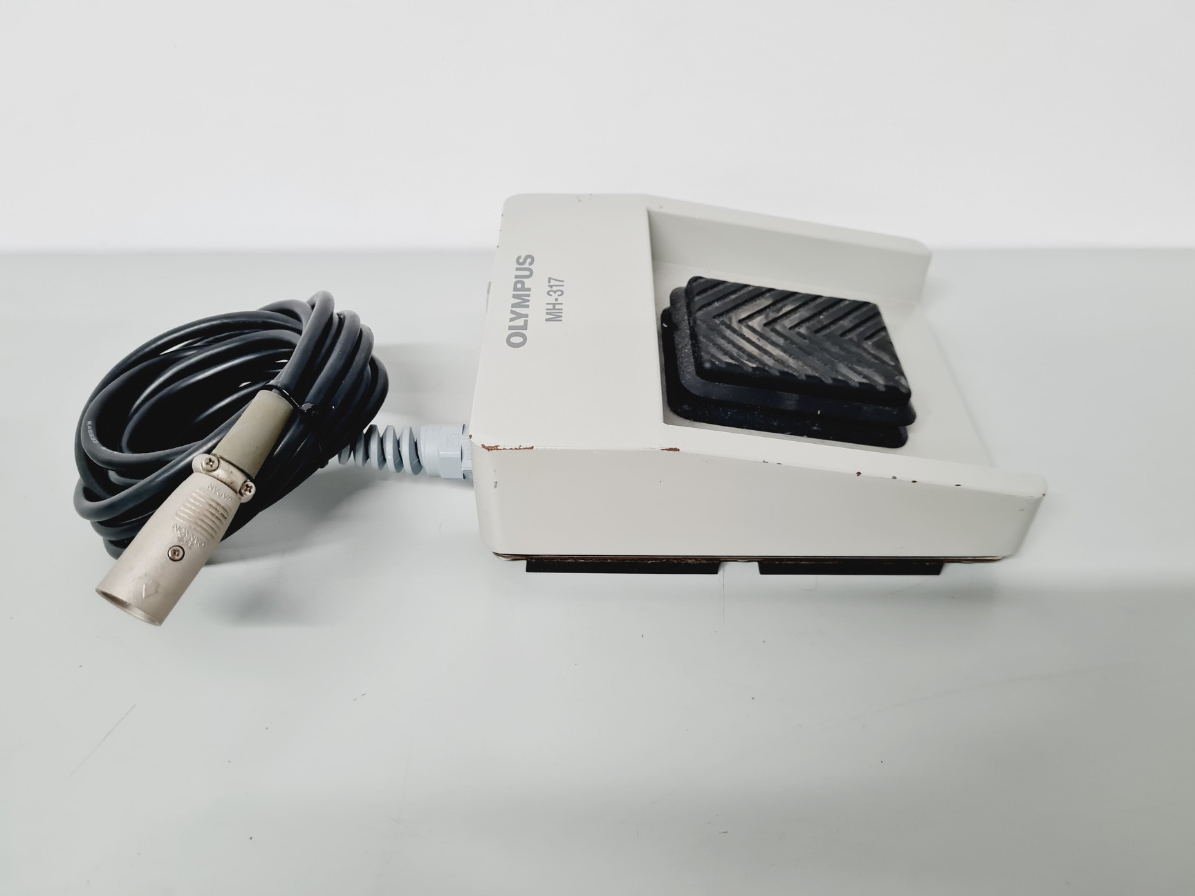 Image of Olympus Model CLV-S20 Endoscopy System w/ Sony PVM-205MD Lab