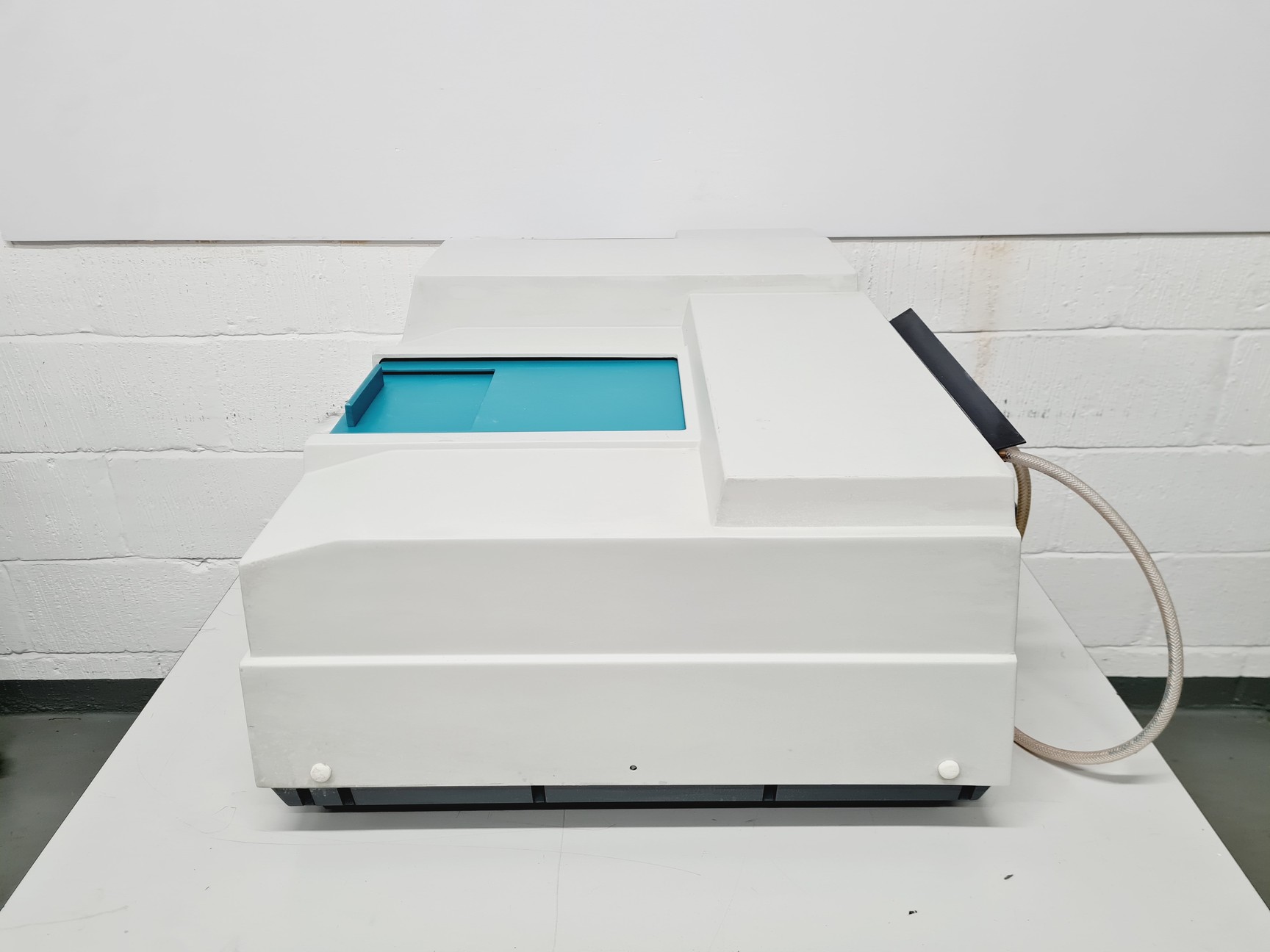 Image of Varian Cary 500 UV-VIS-NIR Spectrophotometer w/ Software (Spares/Repair) Lab