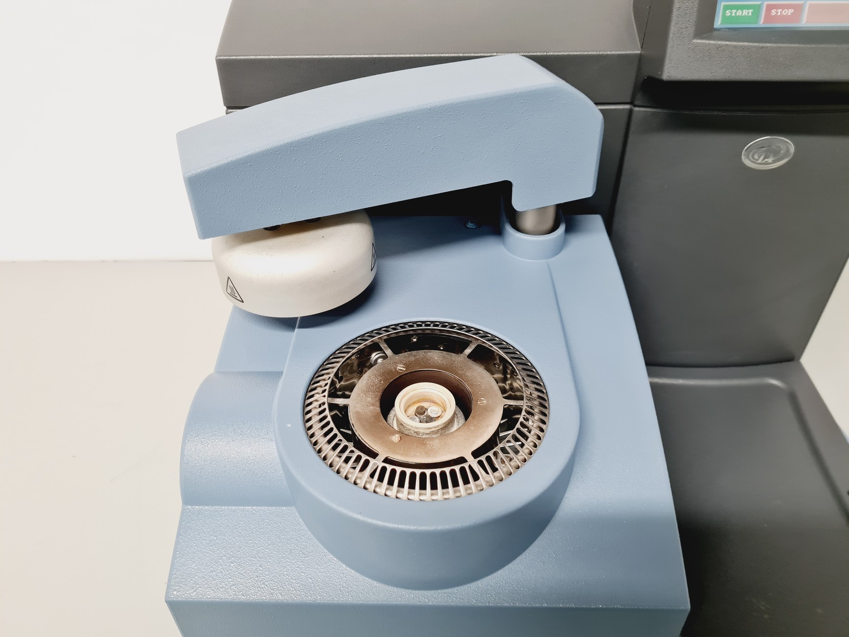 Image of TA Instruments DSC Q100 Differential Scanning Calorimeter Lab