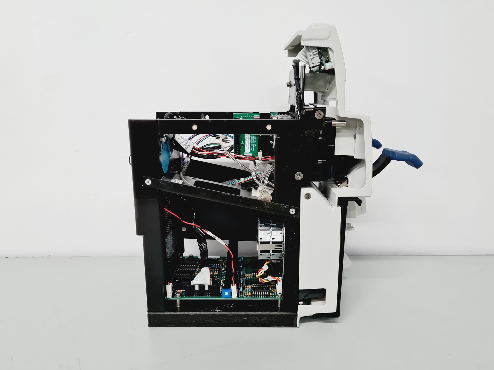 Image of Affymetrix GeneChip Scanner 3000 System with 4 x Affymetrix Fluidics Station 450