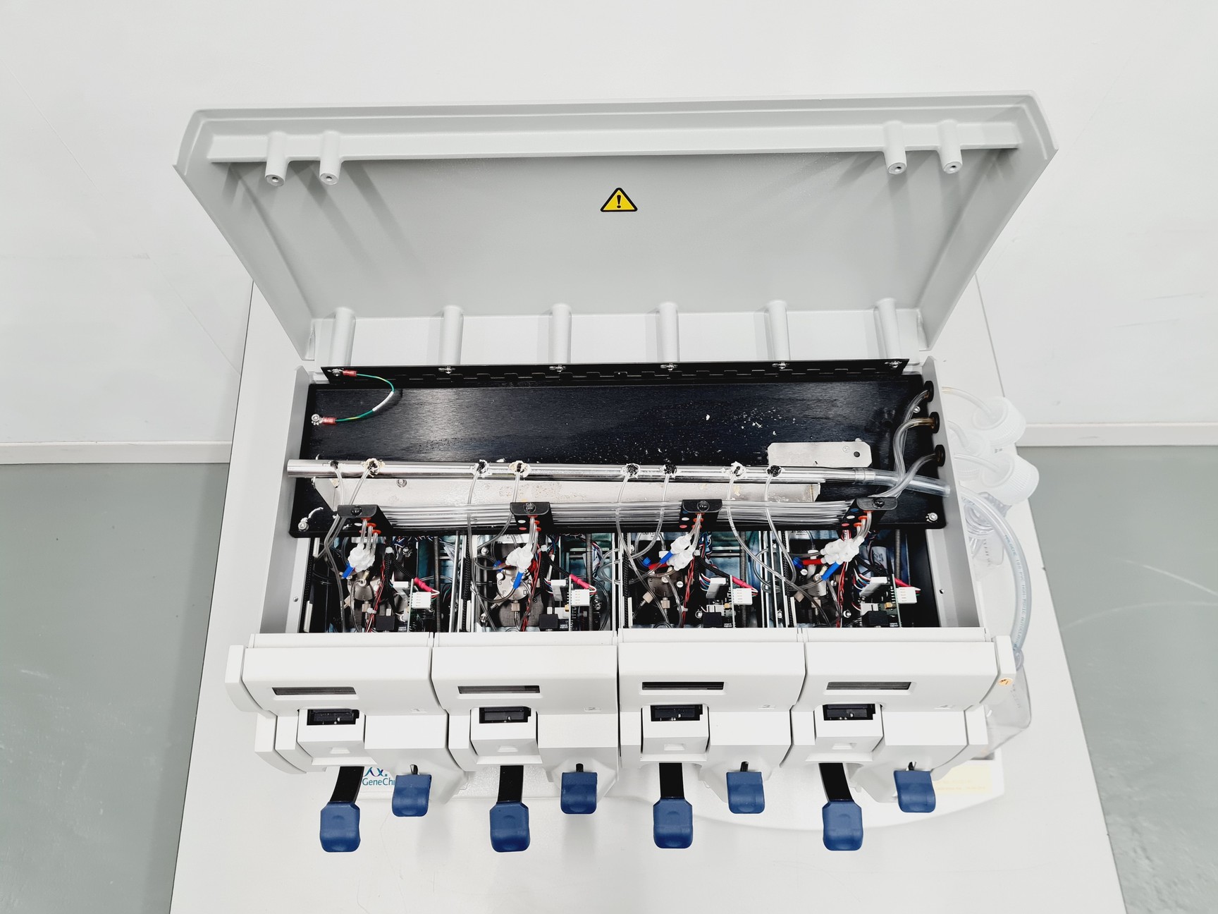 Image of Affymetrix GeneChip Scanner 3000 System with 4 x Affymetrix Fluidics Station 450