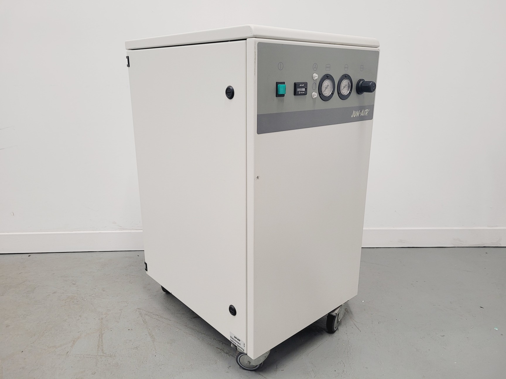 Image of Jun-Air No Oil Air Compressor 2000-25M Cabinet Unit Low Noise Lab