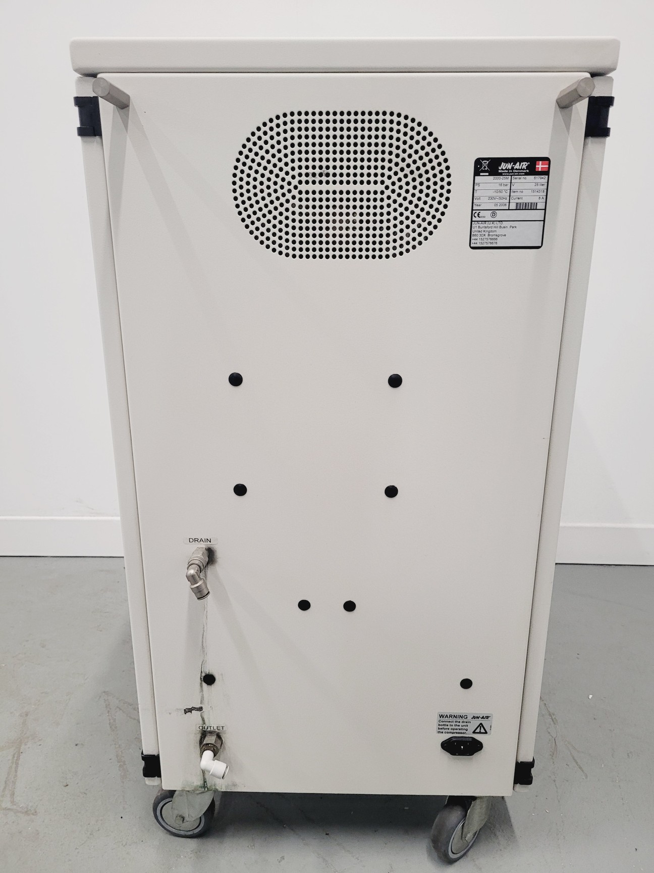 Image of Jun-Air No Oil Air Compressor 2000-25M Cabinet Unit Low Noise Lab