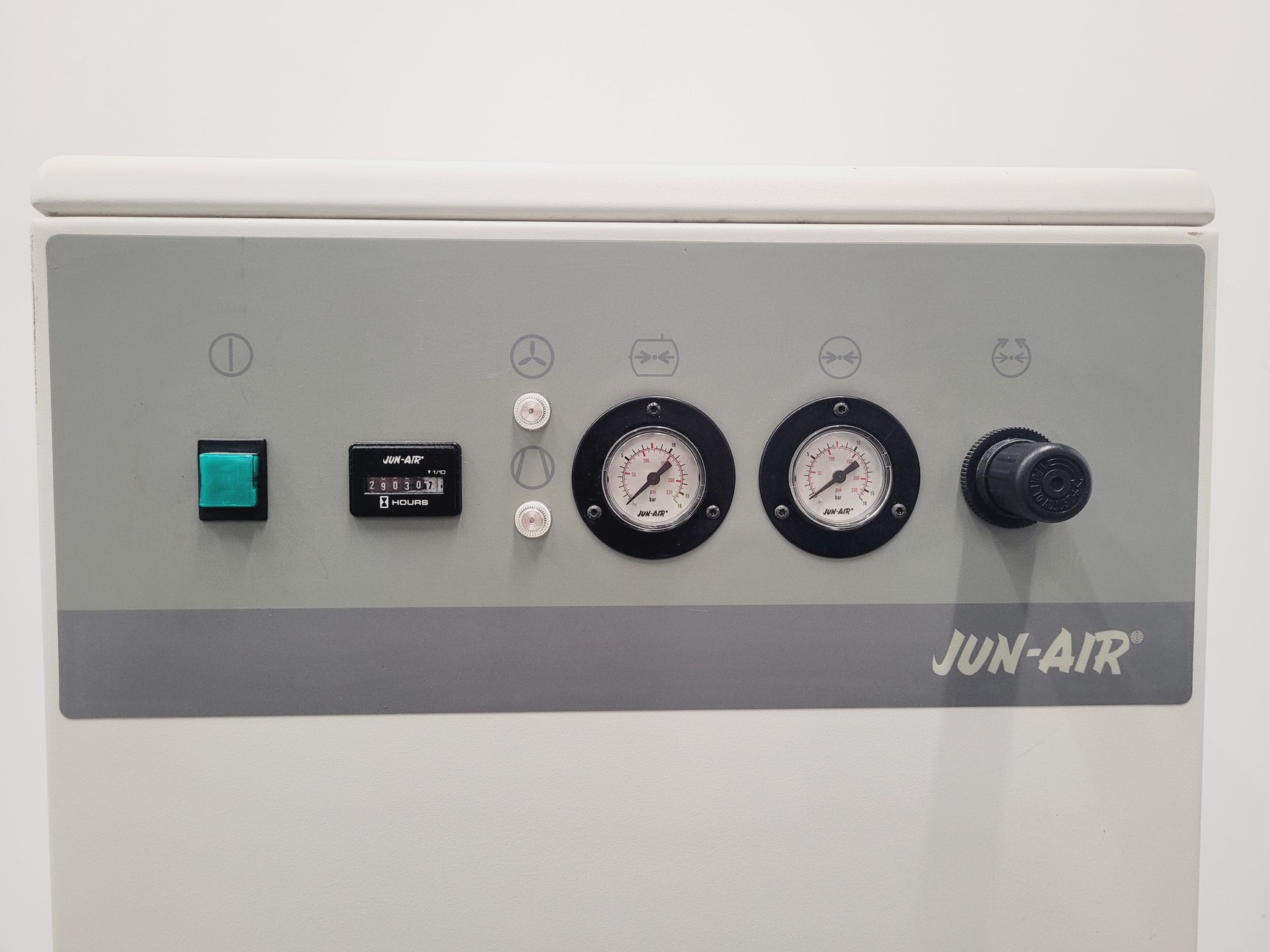 Image of Jun-Air No Oil Air Compressor 2000-25M Cabinet Unit Low Noise Lab