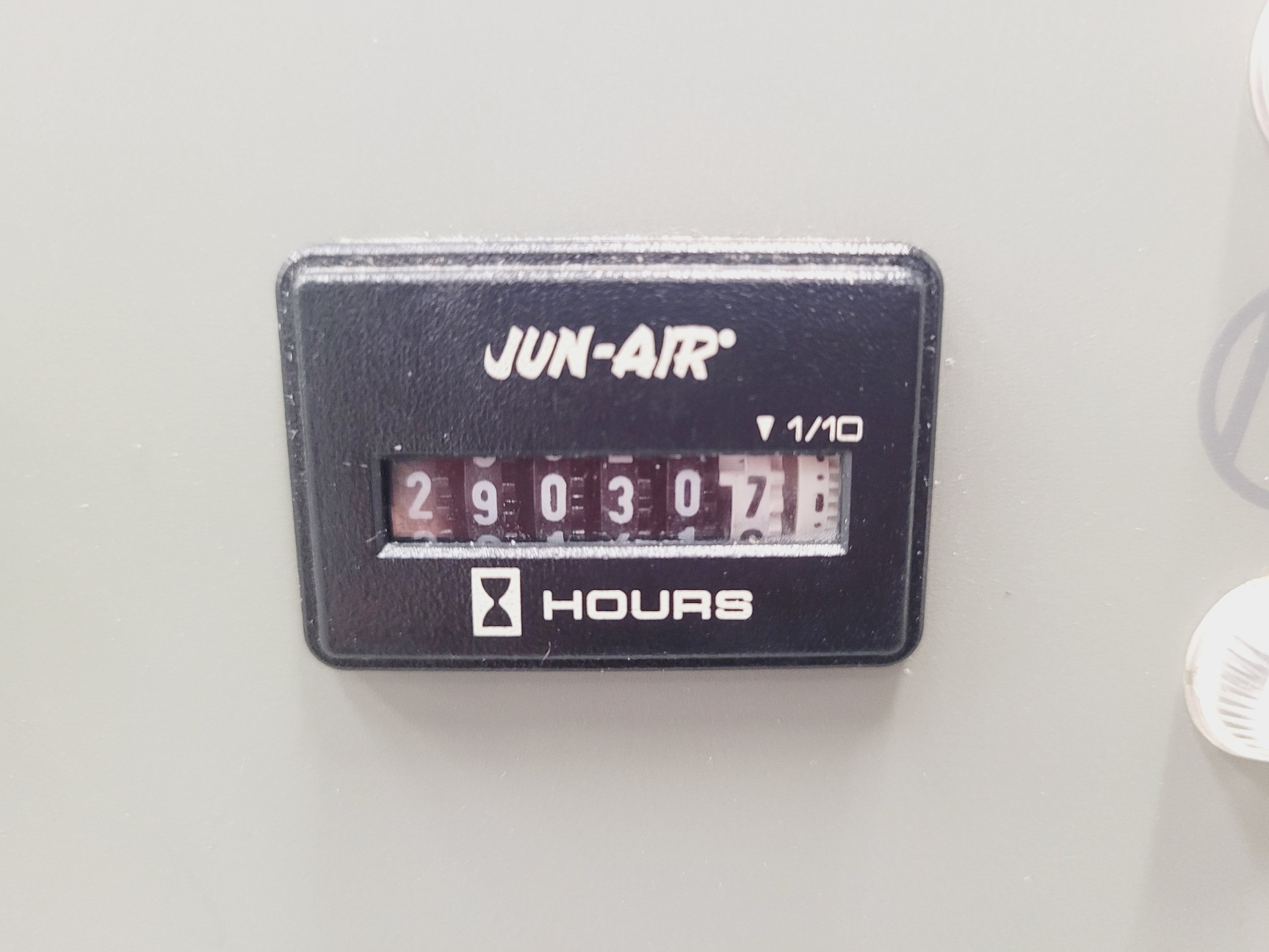 Image of Jun-Air No Oil Air Compressor 2000-25M Cabinet Unit Low Noise Lab