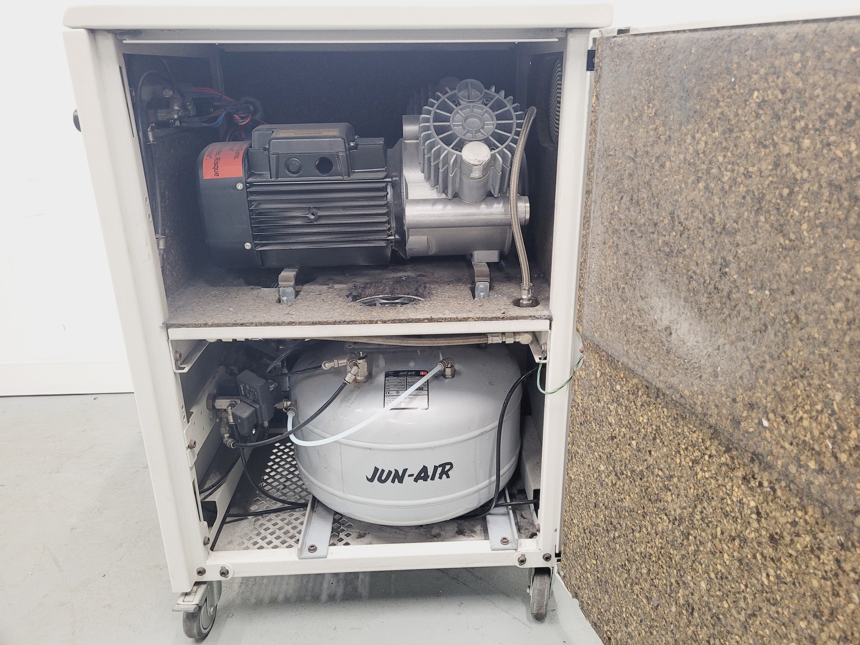 Image of Jun-Air No Oil Air Compressor 2000-25M Cabinet Unit Low Noise Lab