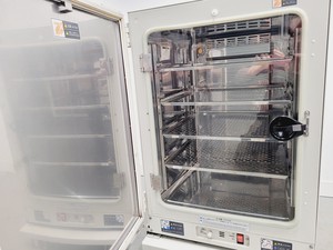 Thumbnail image of Sanyo MCO-18AIC C02 Laboratory Incubator Lab Spares/Repairs