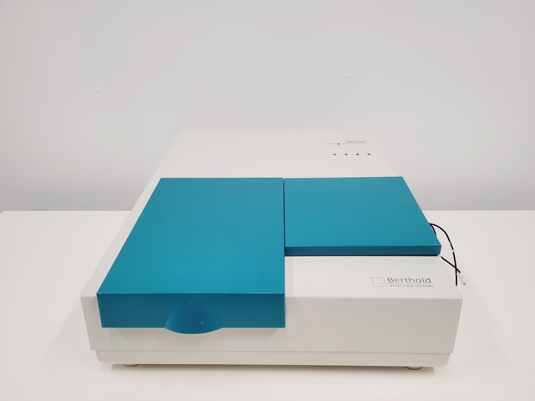 Image of Berthold Detection MPL2 Orion Microplate Luminometer, Injector & Software