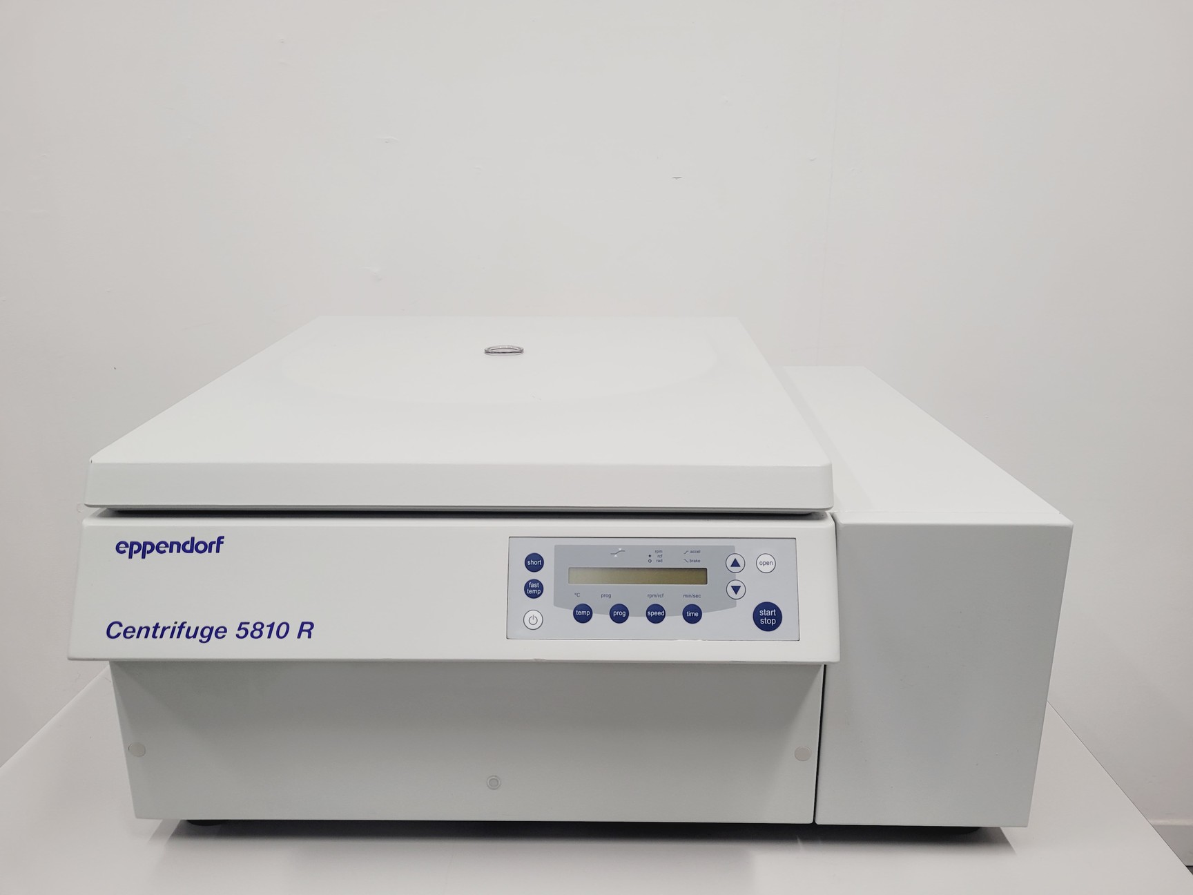 Image of Eppendorf 5810R Refrigerated Centrifuge with Eppendorf F-34-6-38 Rotor