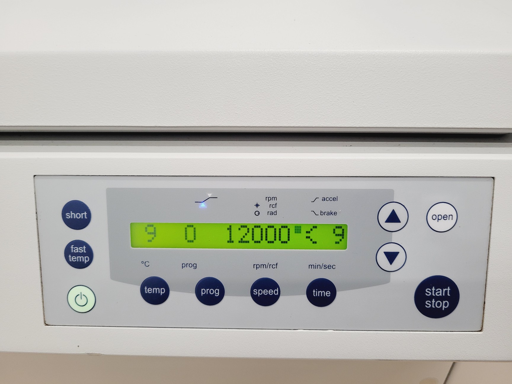 Image of Eppendorf 5810R Refrigerated Centrifuge with Eppendorf F-34-6-38 Rotor