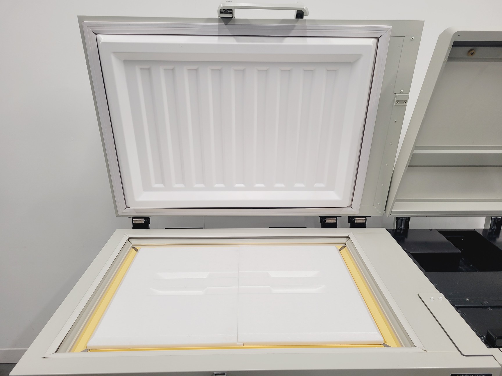 Image of Sanyo Ultra Low Temperature -150˚ Lab Freezer MDF-C2156VAN VIP Series Plus