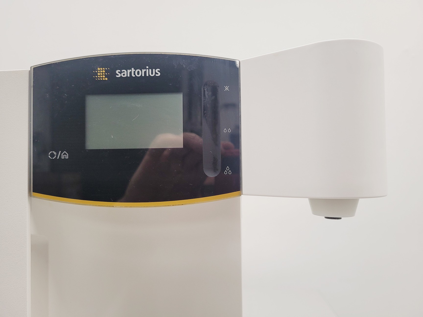 Image of Sartorius Arium Comfort 1 Water Purification System Model H20-1-2-TOC-T