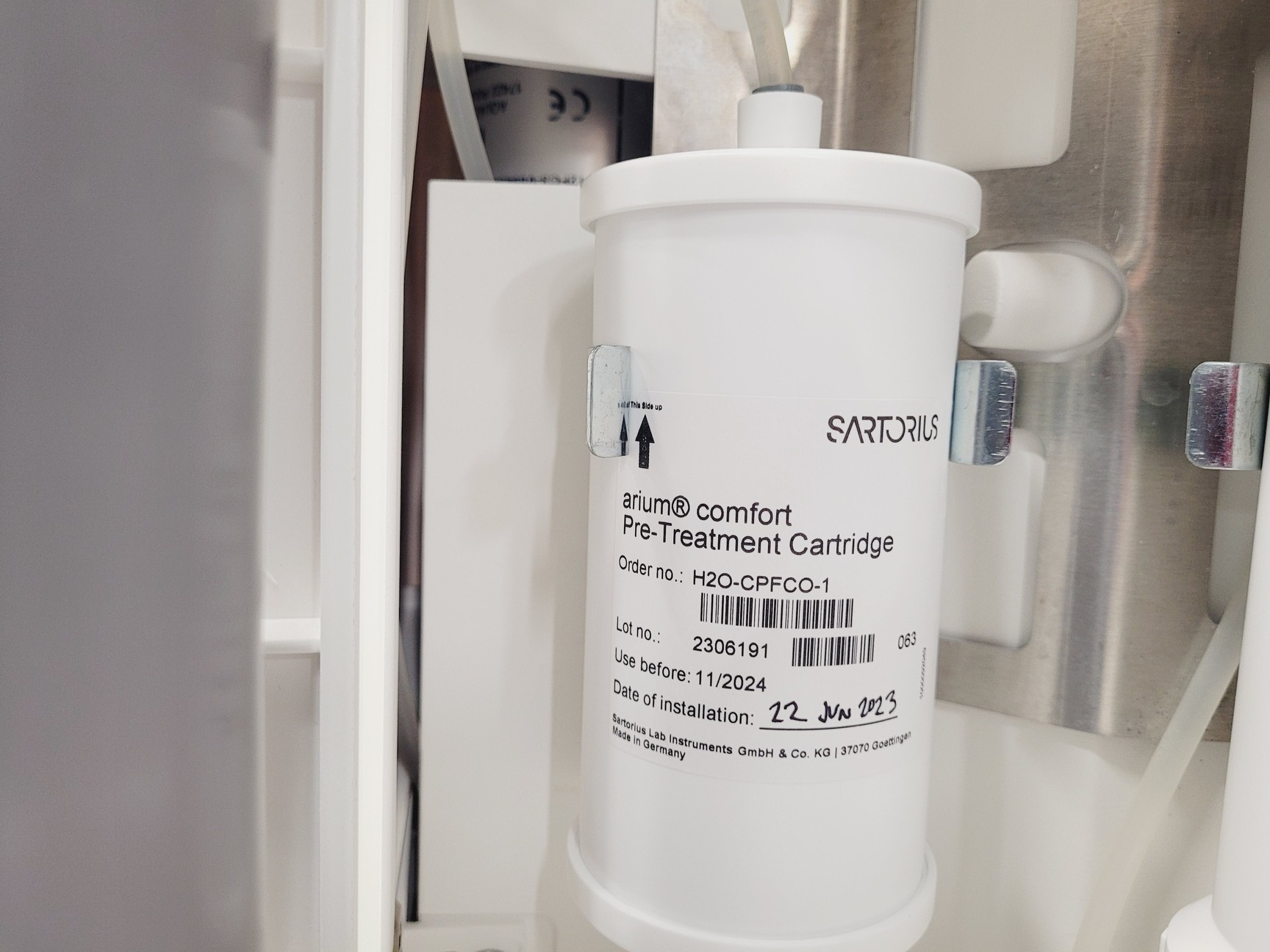 Image of Sartorius Arium Comfort 1 Water Purification System Model H20-1-2-TOC-T