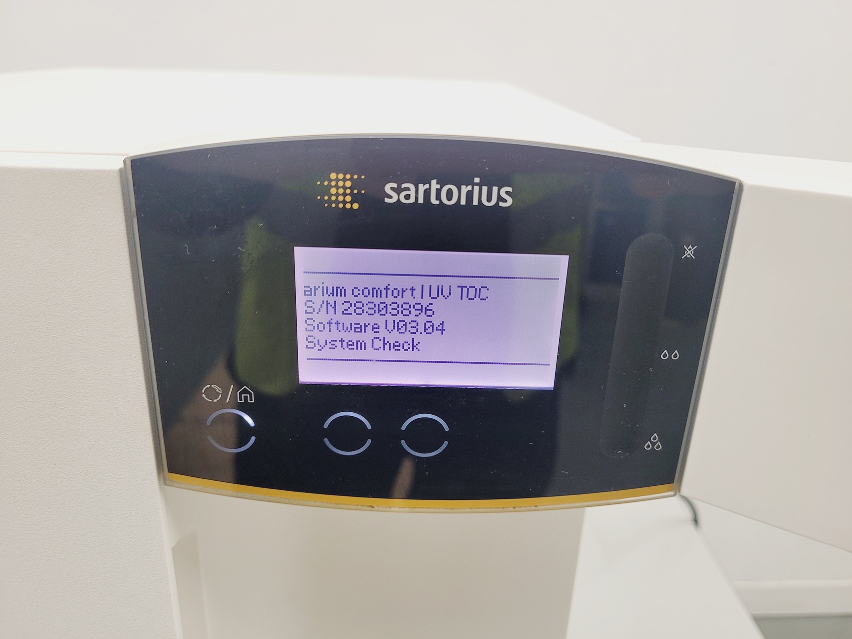 Image of Sartorius Arium Comfort 1 Water Purification System Model H20-1-2-TOC-T