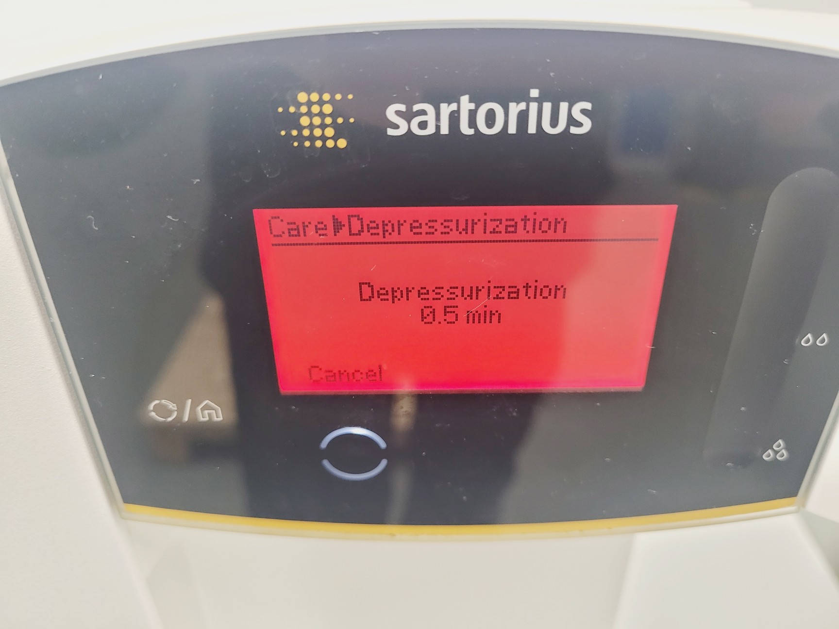 Image of Sartorius Arium Comfort 1 Water Purification System Model H20-1-2-TOC-T