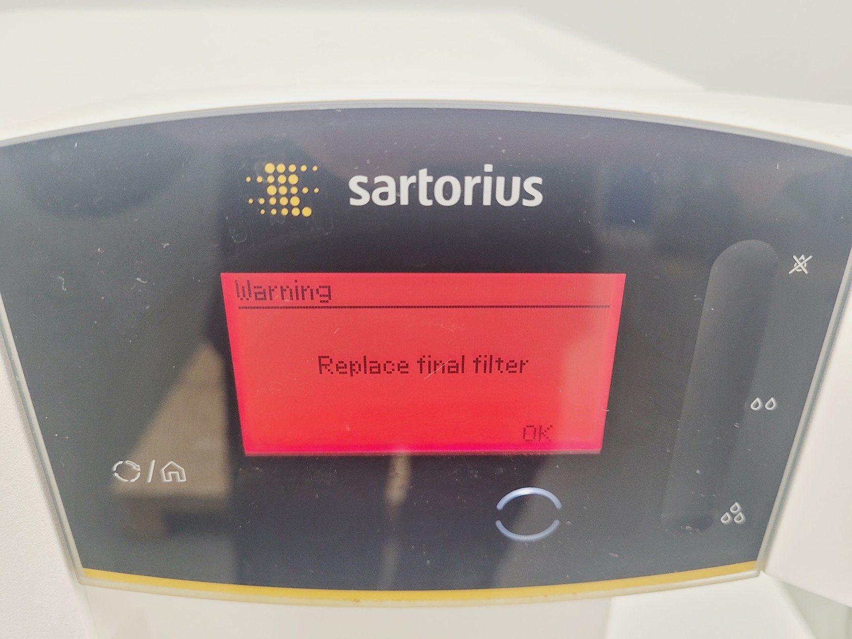 Image of Sartorius Arium Comfort 1 Water Purification System Model H20-1-2-TOC-T