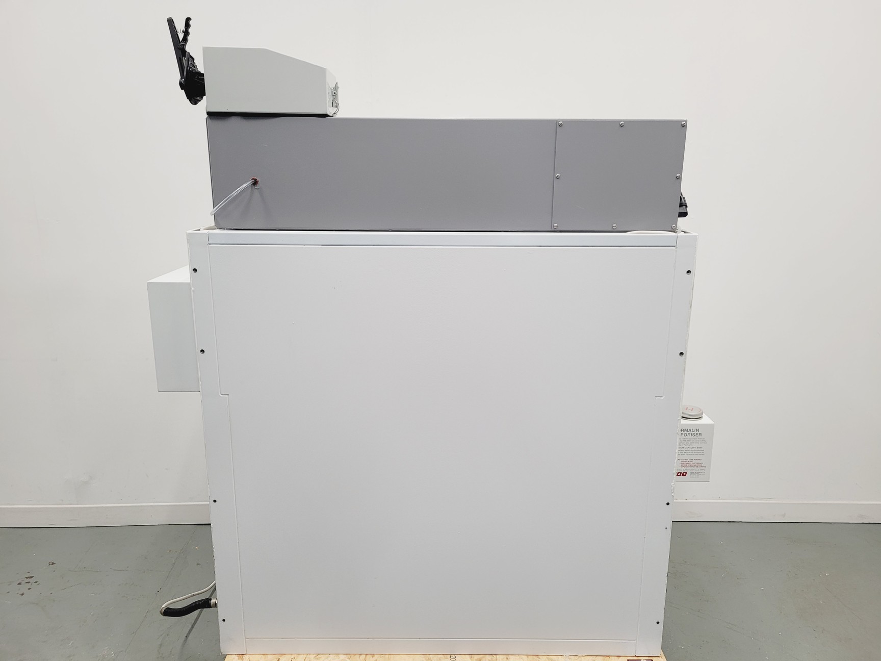 Image of BioMat 2 EXH Class ll Microbiological Safety Cabinet w/ Ducted Exhaust Faulty