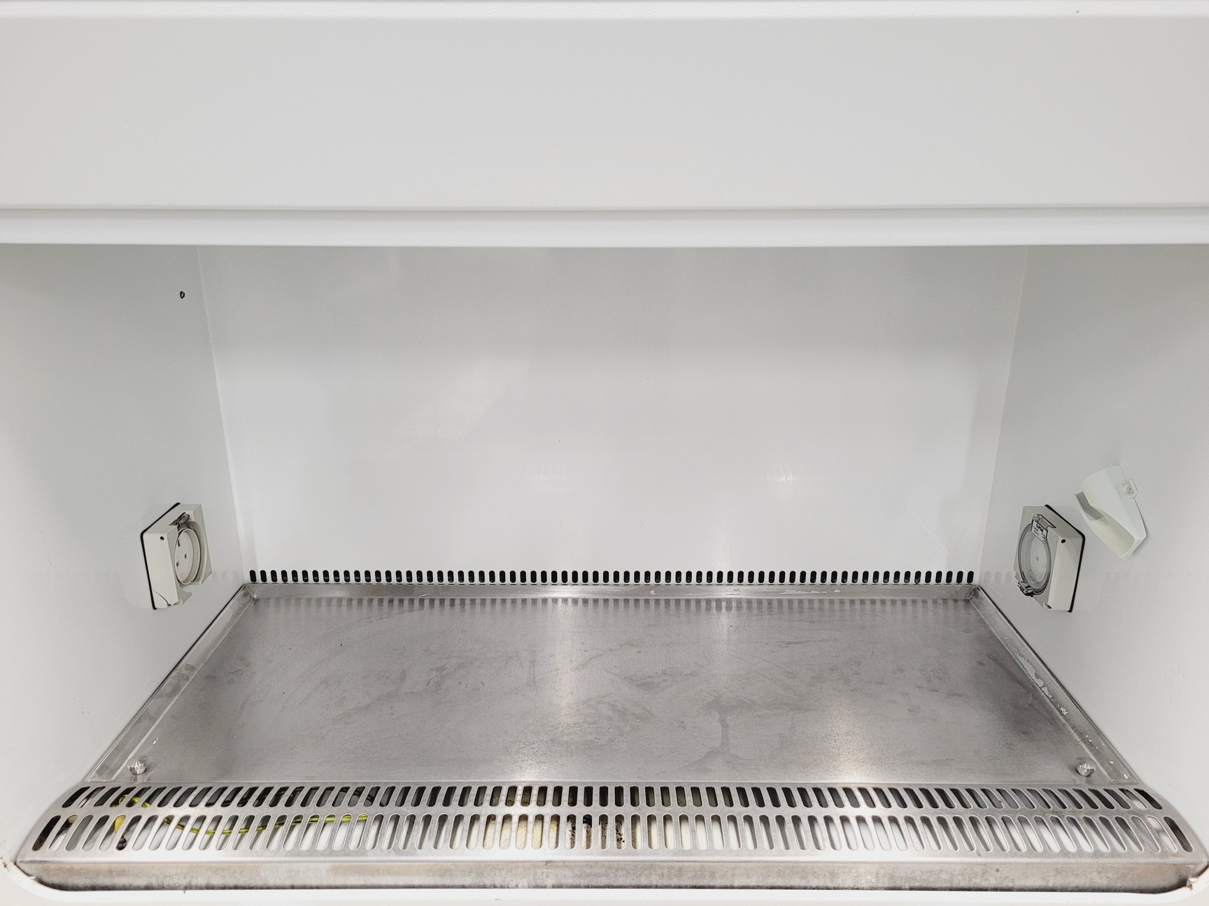 Image of BioMat 2 EXH Class ll Microbiological Safety Cabinet w/ Ducted Exhaust Faulty