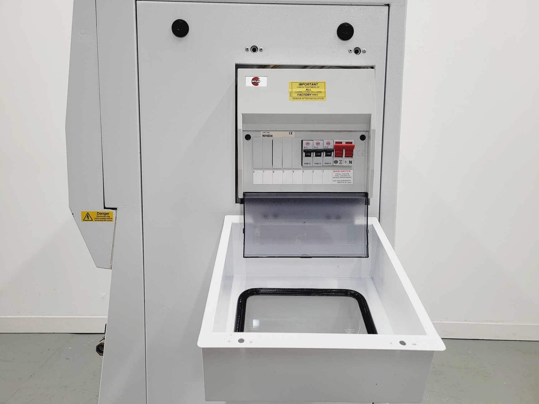 Image of BioMat 2 EXH Class ll Microbiological Safety Cabinet w/ Ducted Exhaust Faulty