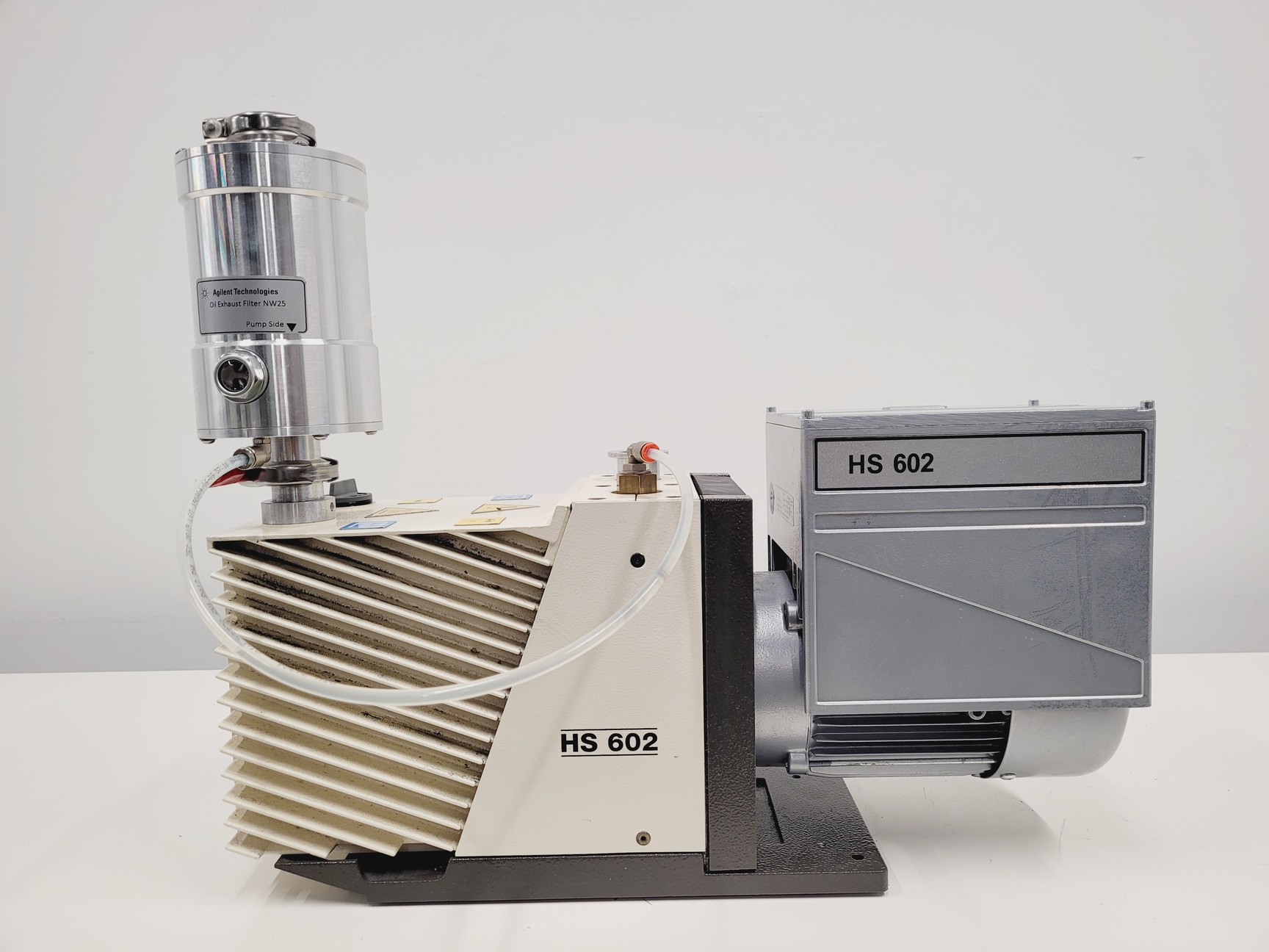 Image of Agilent HS 602 Rotary Vane Vacuum Pump Model 749-9365R002 with Oil Filter