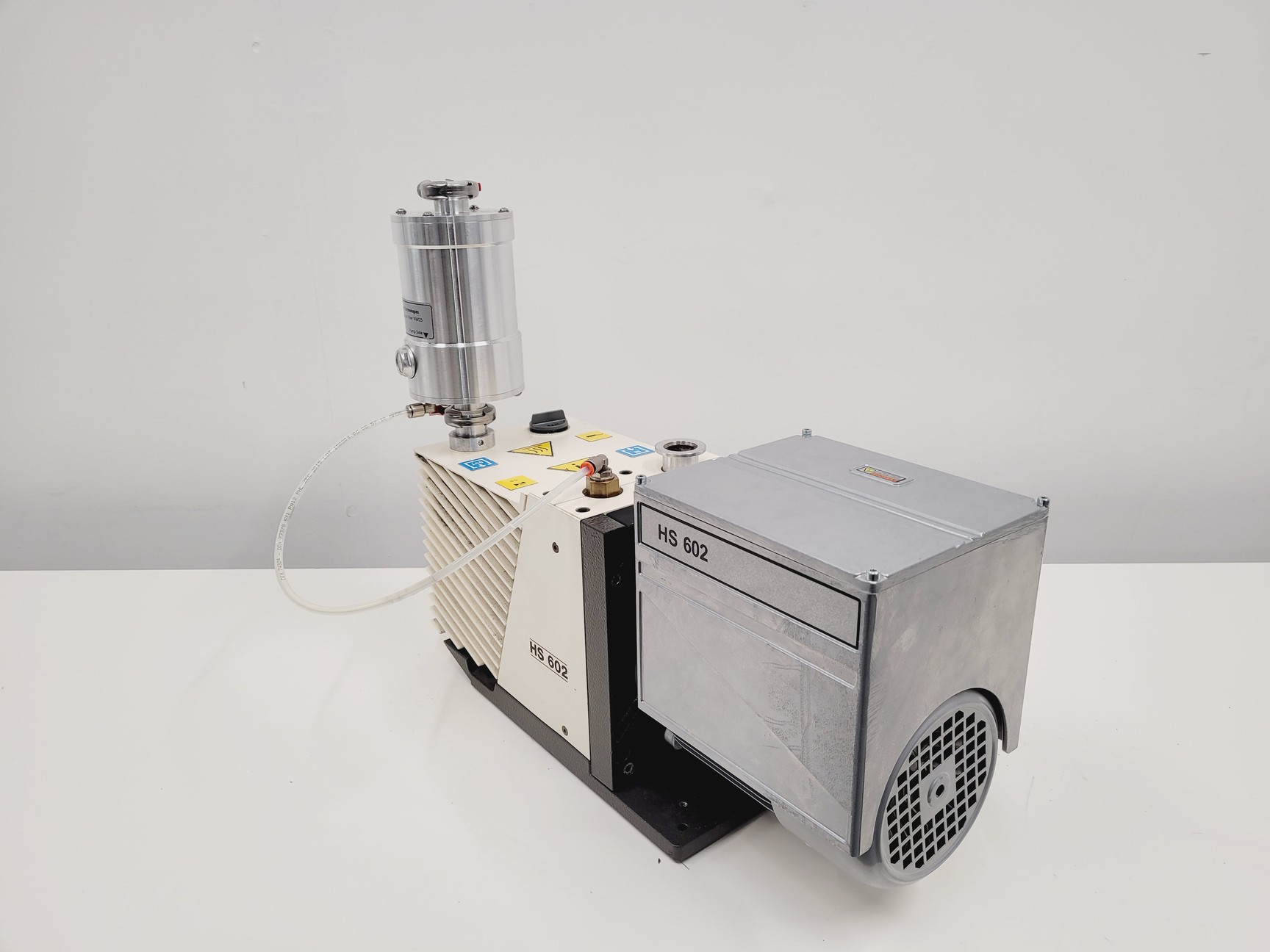 Image of Agilent HS 602 Rotary Vane Vacuum Pump Model 749-9365R002 with Oil Filter