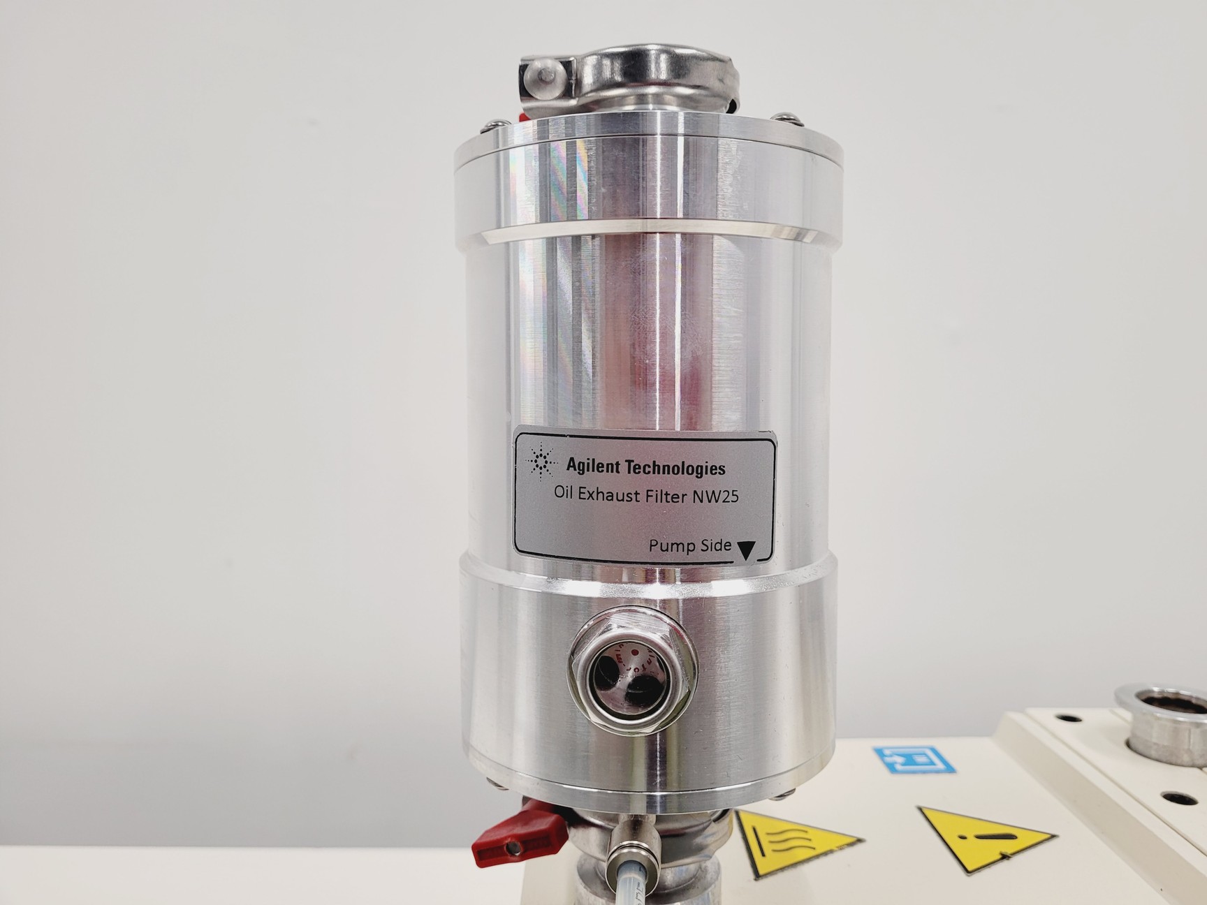 Image of Agilent HS 602 Rotary Vane Vacuum Pump Model 749-9365R002 with Oil Filter