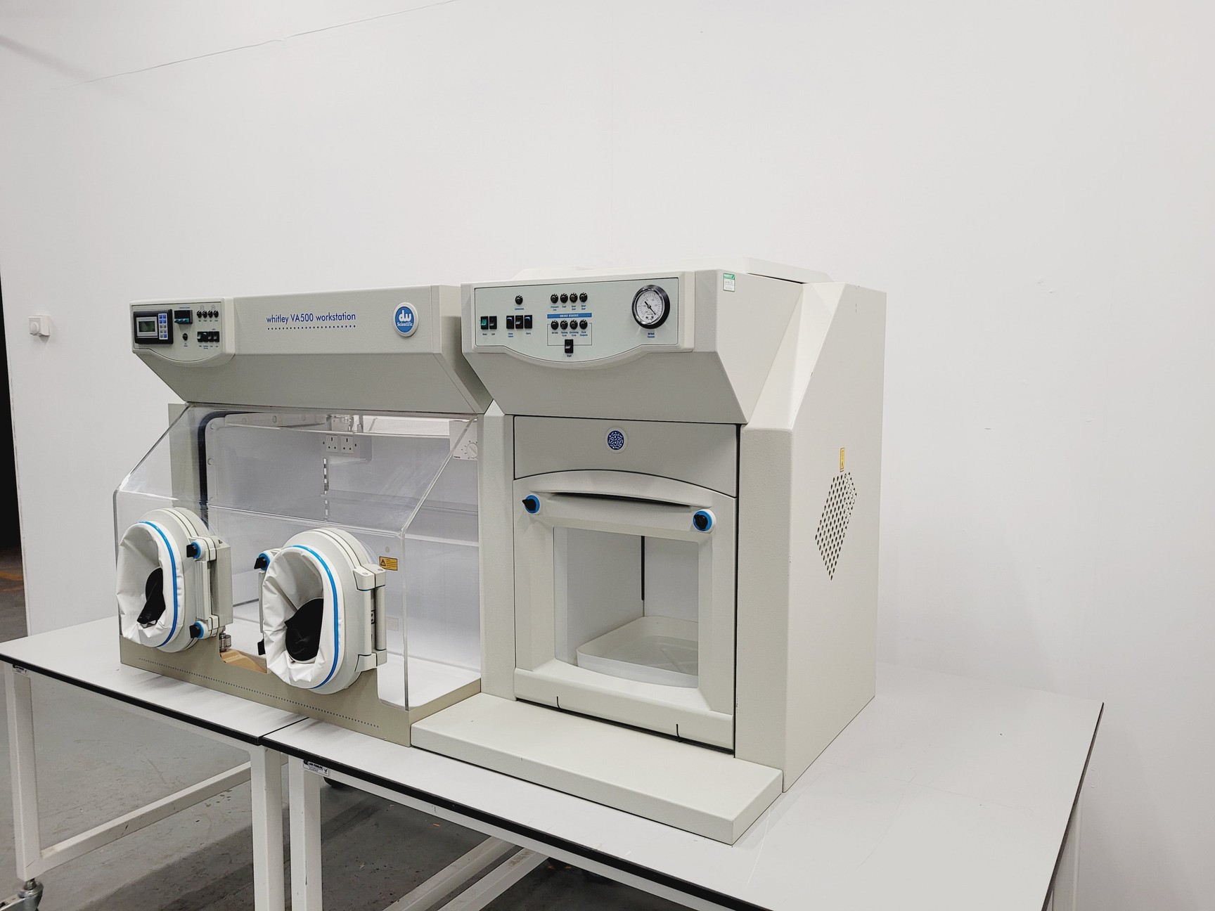 Image of Whitley VA500 Hypoxia Glove Box Workstation / Airlock With Footpedal Lab