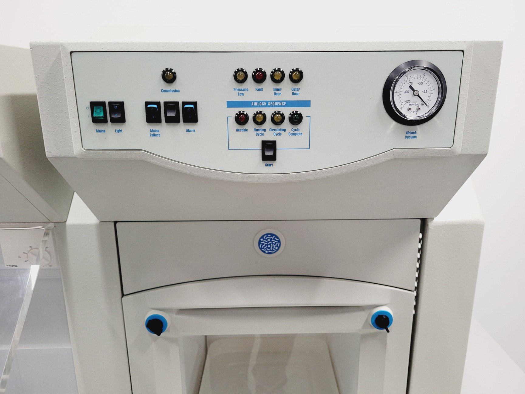 Image of Whitley VA500 Hypoxia Glove Box Workstation / Airlock With Footpedal Lab