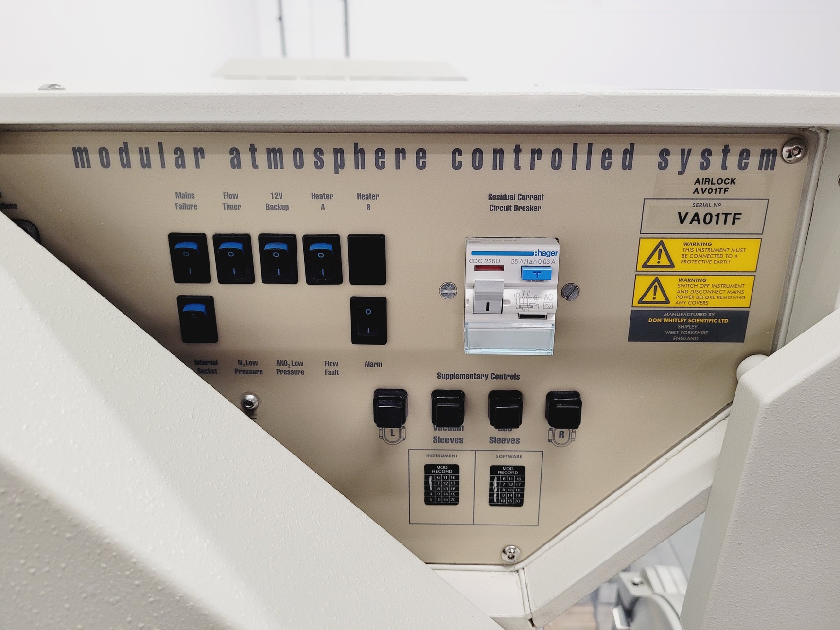 Image of Whitley VA500 Hypoxia Glove Box Workstation / Airlock With Footpedal Lab