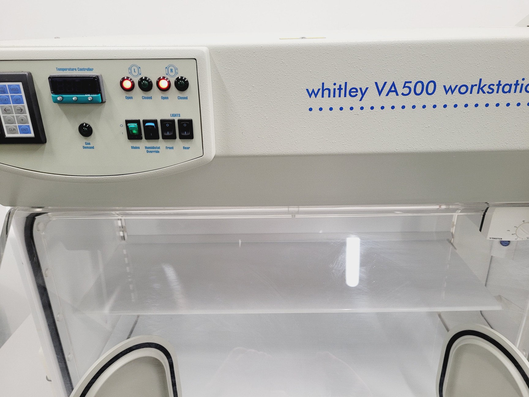 Image of Whitley VA500 Hypoxia Glove Box Workstation / Airlock With Footpedal Lab