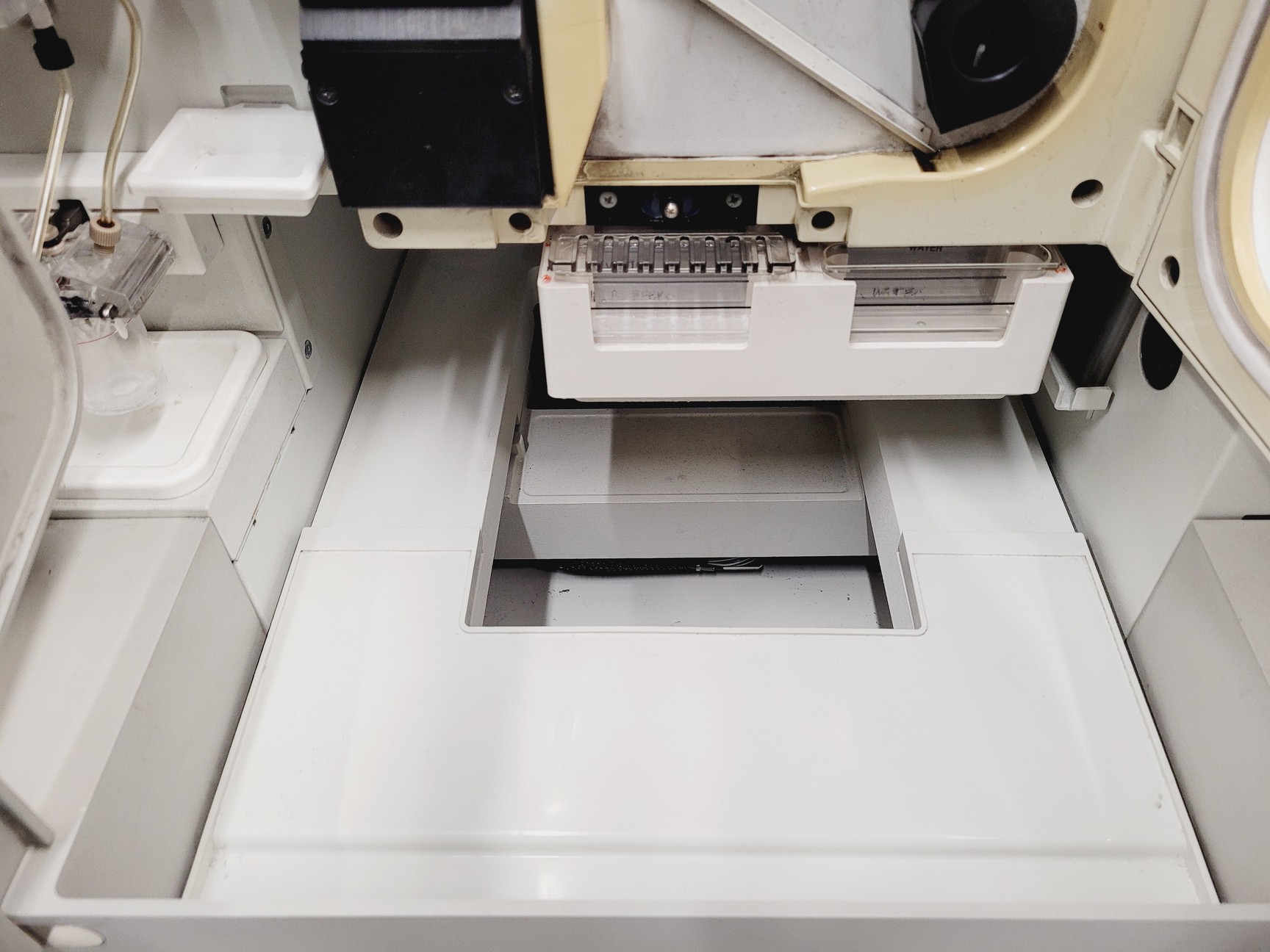 Image of AB Applied Biosystems Hitachi 3130xl Genetic Analyser Lab