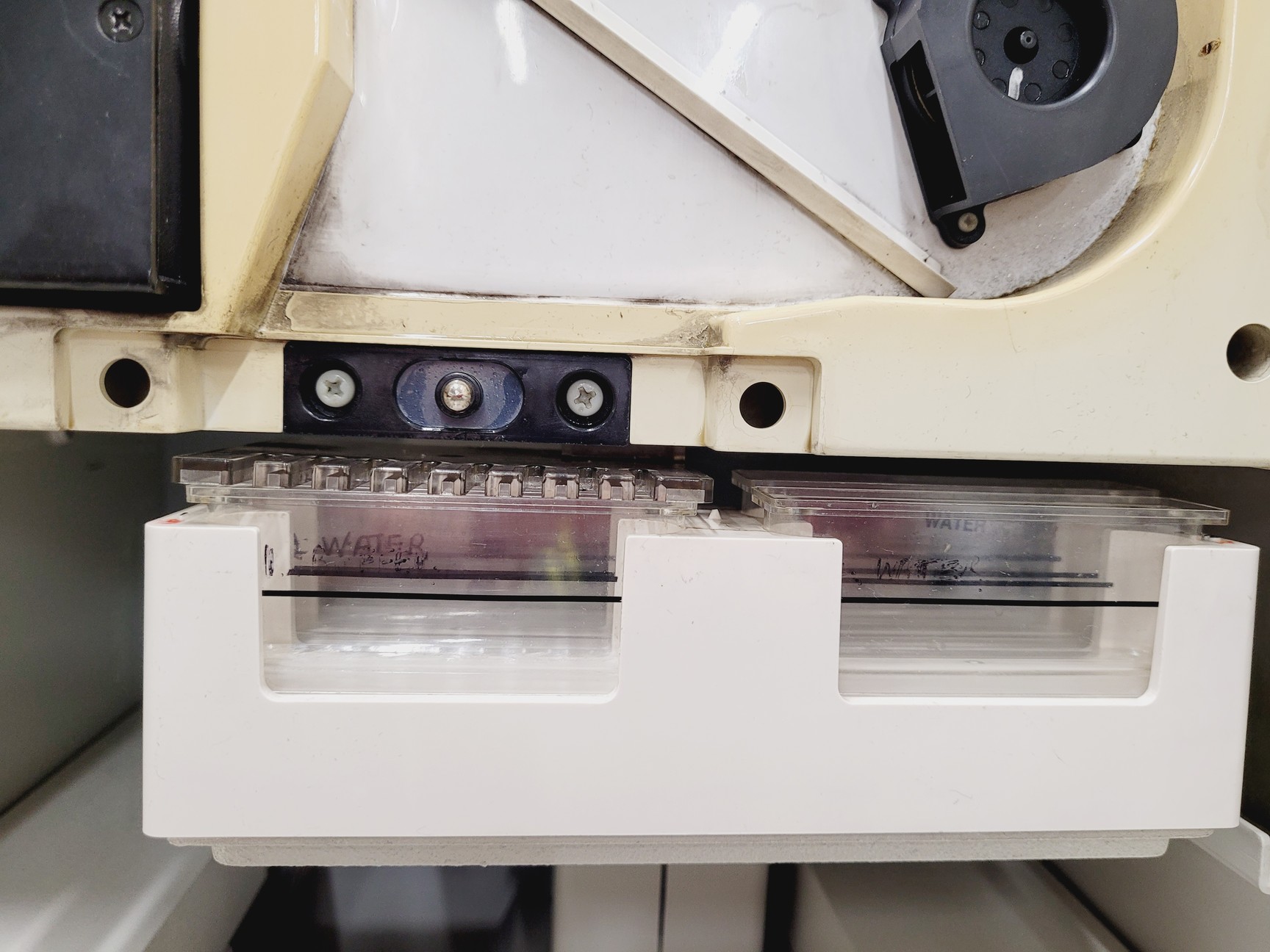 Image of AB Applied Biosystems Hitachi 3130xl Genetic Analyser Lab