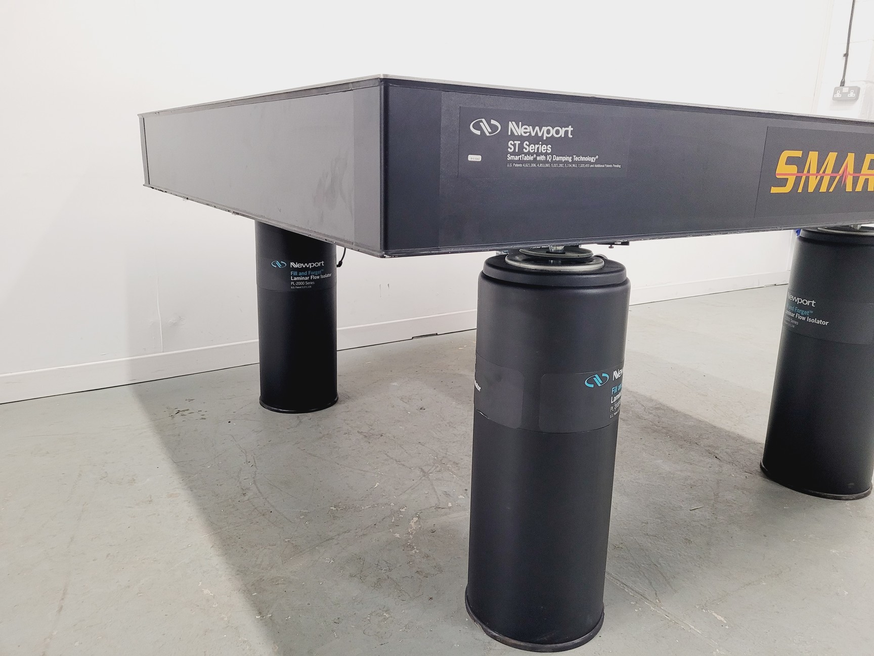 Image of Newport ST Series Smart Table UT2 Isolation Table w/ Jun-Air 3-4 Compressor