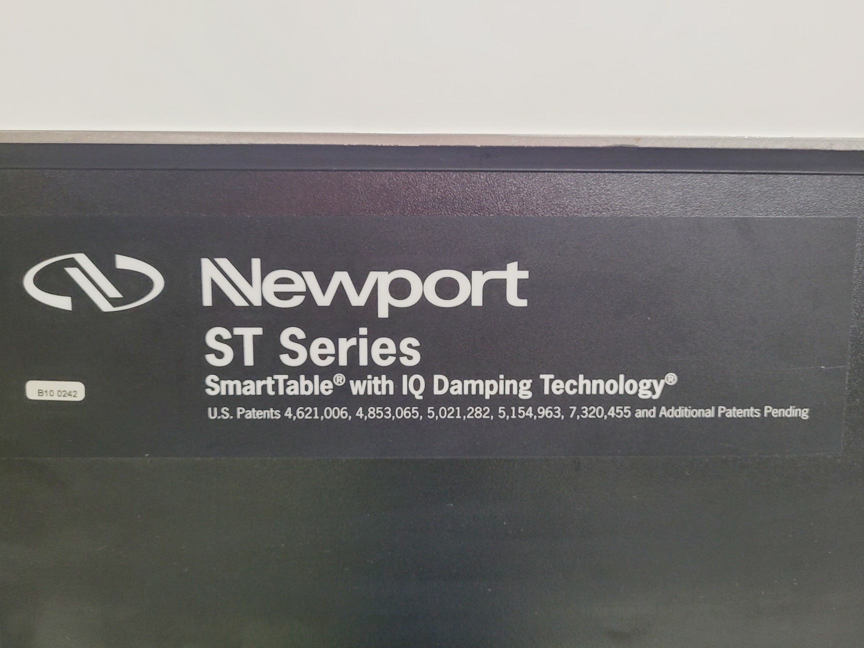 Image of Newport ST Series Smart Table UT2 Isolation Table w/ Jun-Air 3-4 Compressor