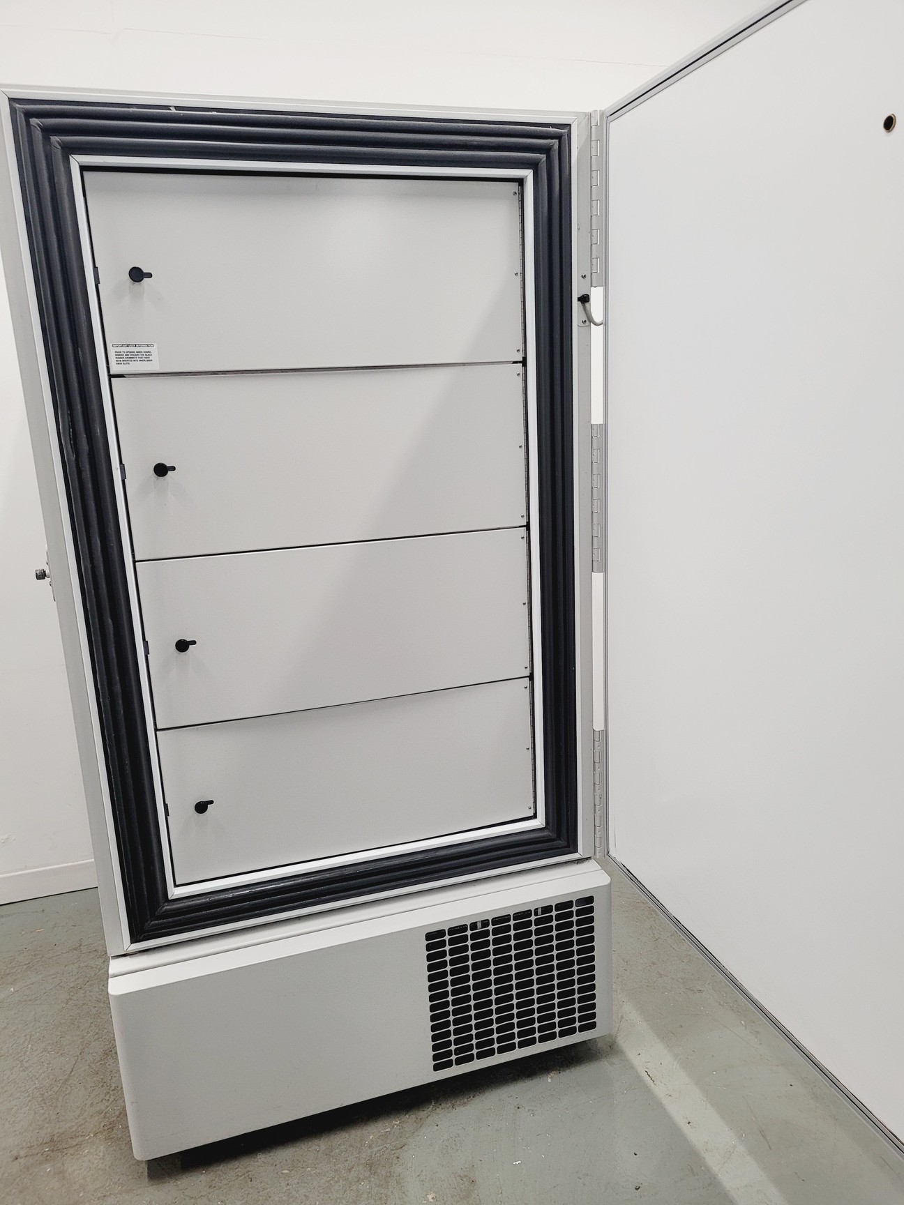 Image of Thermo Scientific Forma 900 Series Model 906 ULT Laboratory Freezer Lab