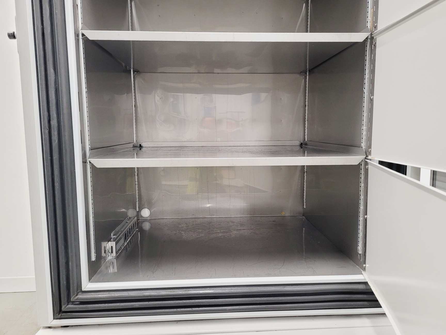 Image of Thermo Scientific Forma 900 Series Model 906 ULT Laboratory Freezer Lab