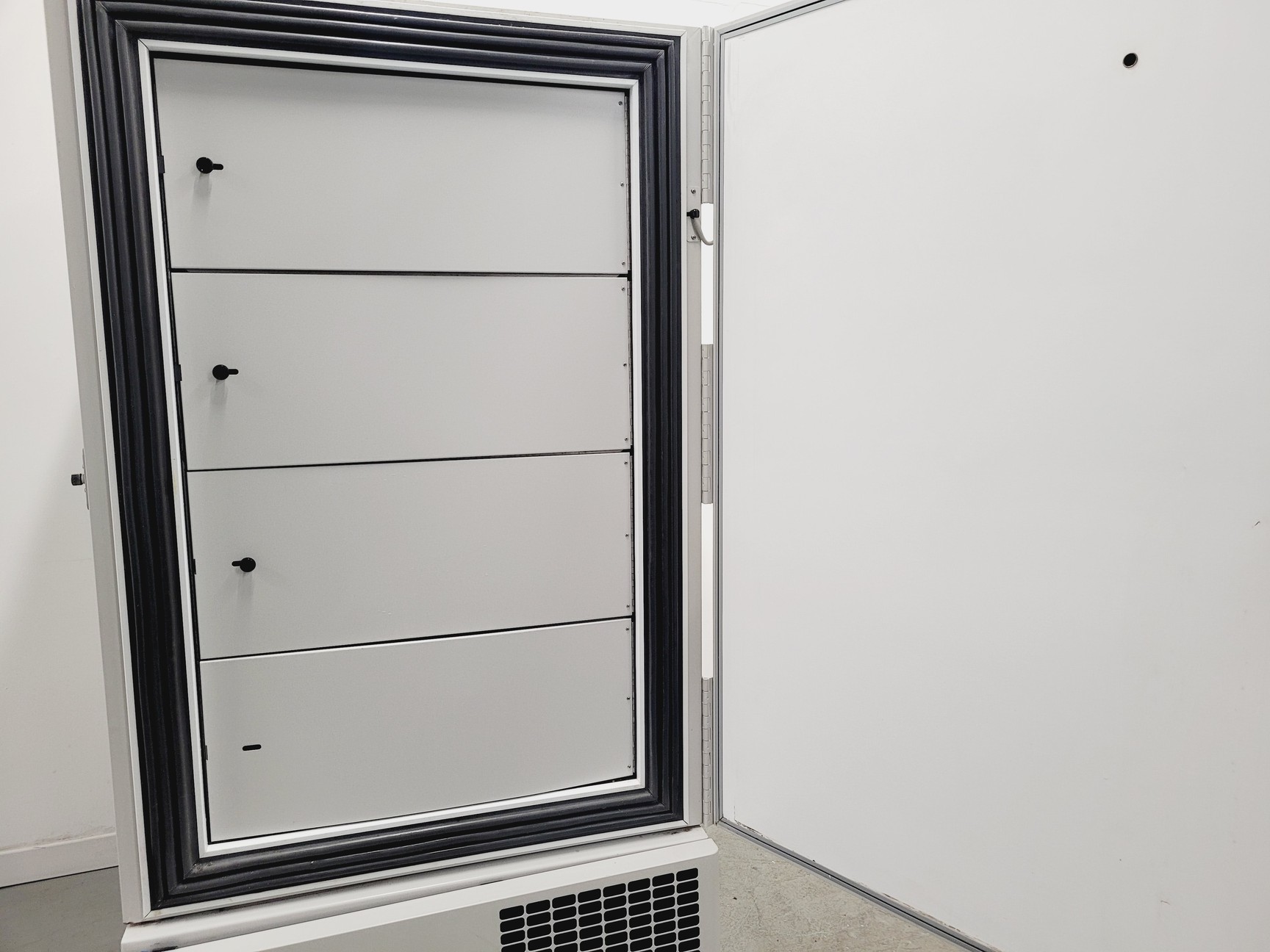 Image of Thermo Scientific Forma 900 Series Type 906 ULT Laboratory Freezer