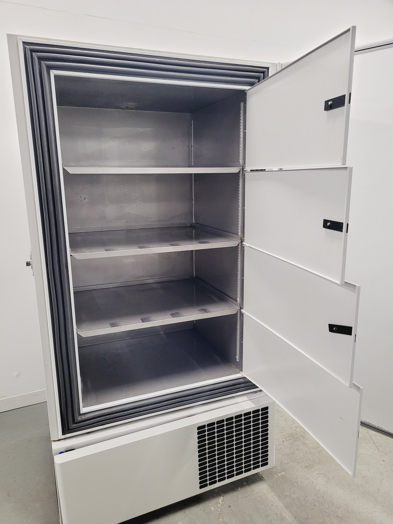 Image of Thermo Scientific Forma 900 Series Type 906 ULT Laboratory Freezer