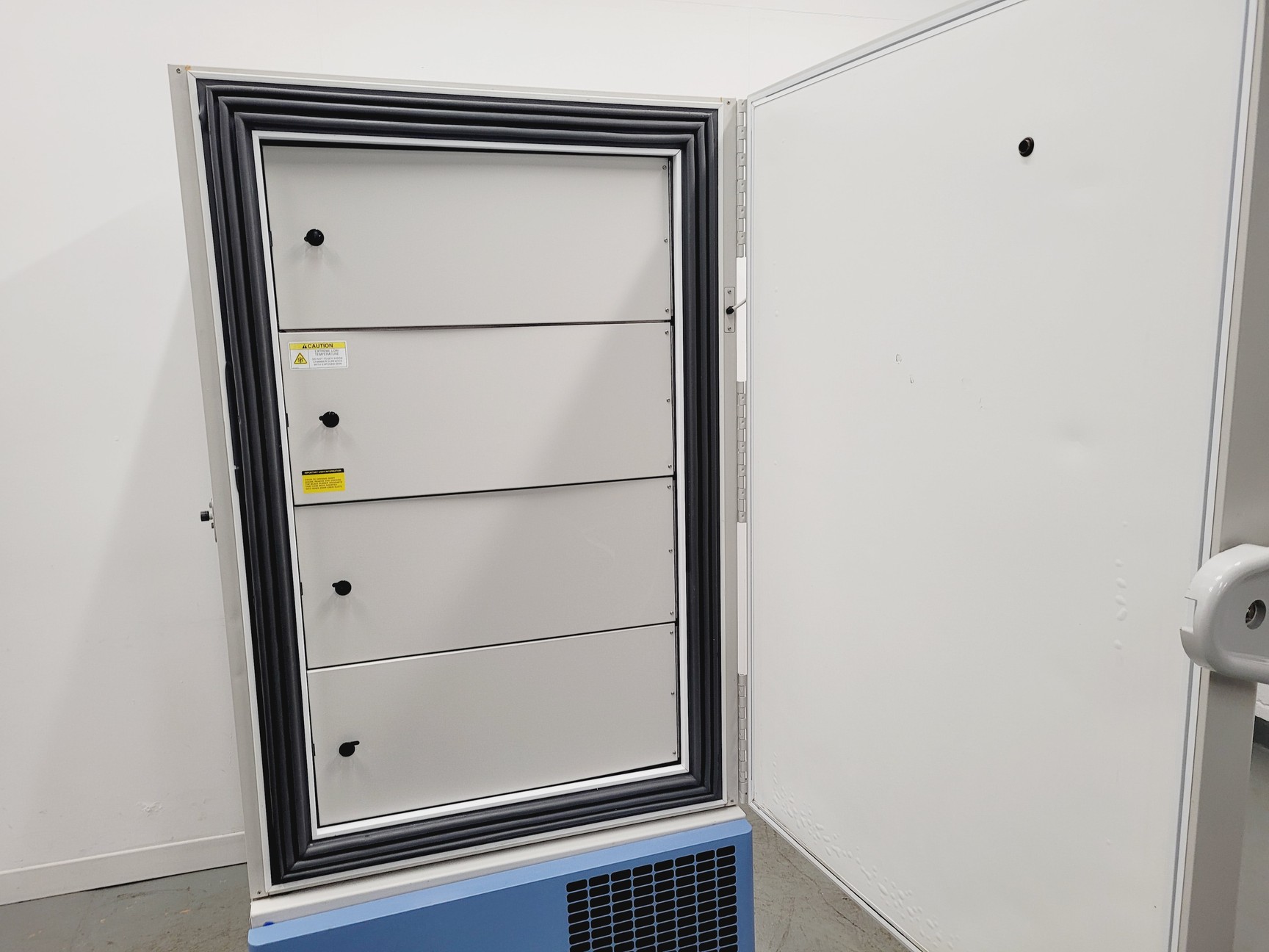 Image of Thermo Scientific Forma 900 Series Model NO. 906 ULT Laboratory Freezer