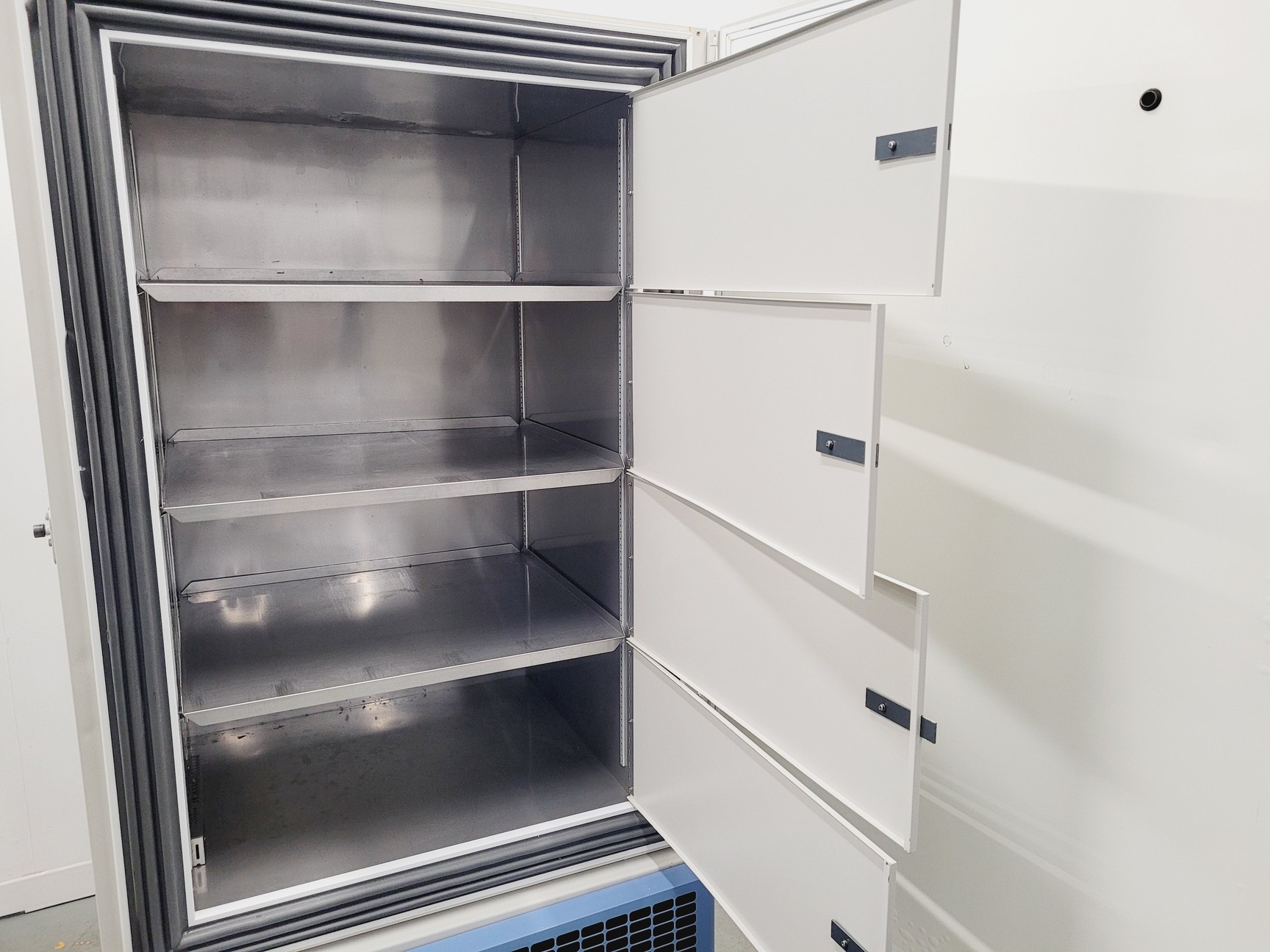 Image of Thermo Scientific Forma 900 Series Model NO. 906 ULT Laboratory Freezer