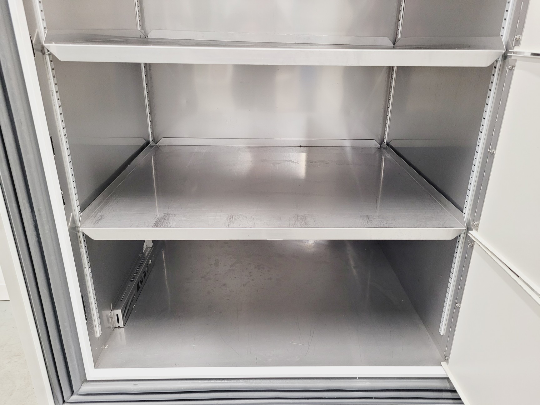 Image of Thermo Scientific Forma 900 Series Model NO. 906 ULT Laboratory Freezer