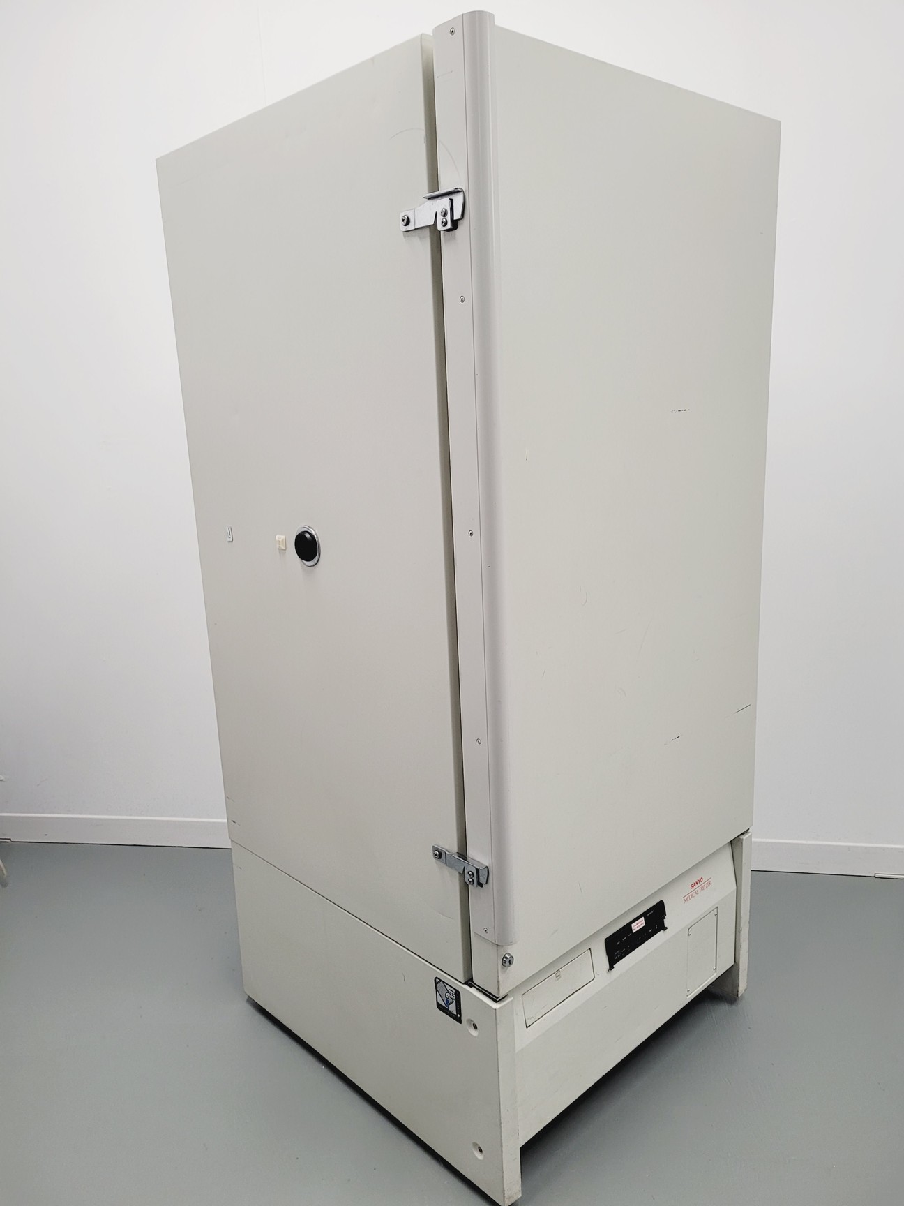 Image of Sanyo MDF-U441 Medical Laboratory Freezer