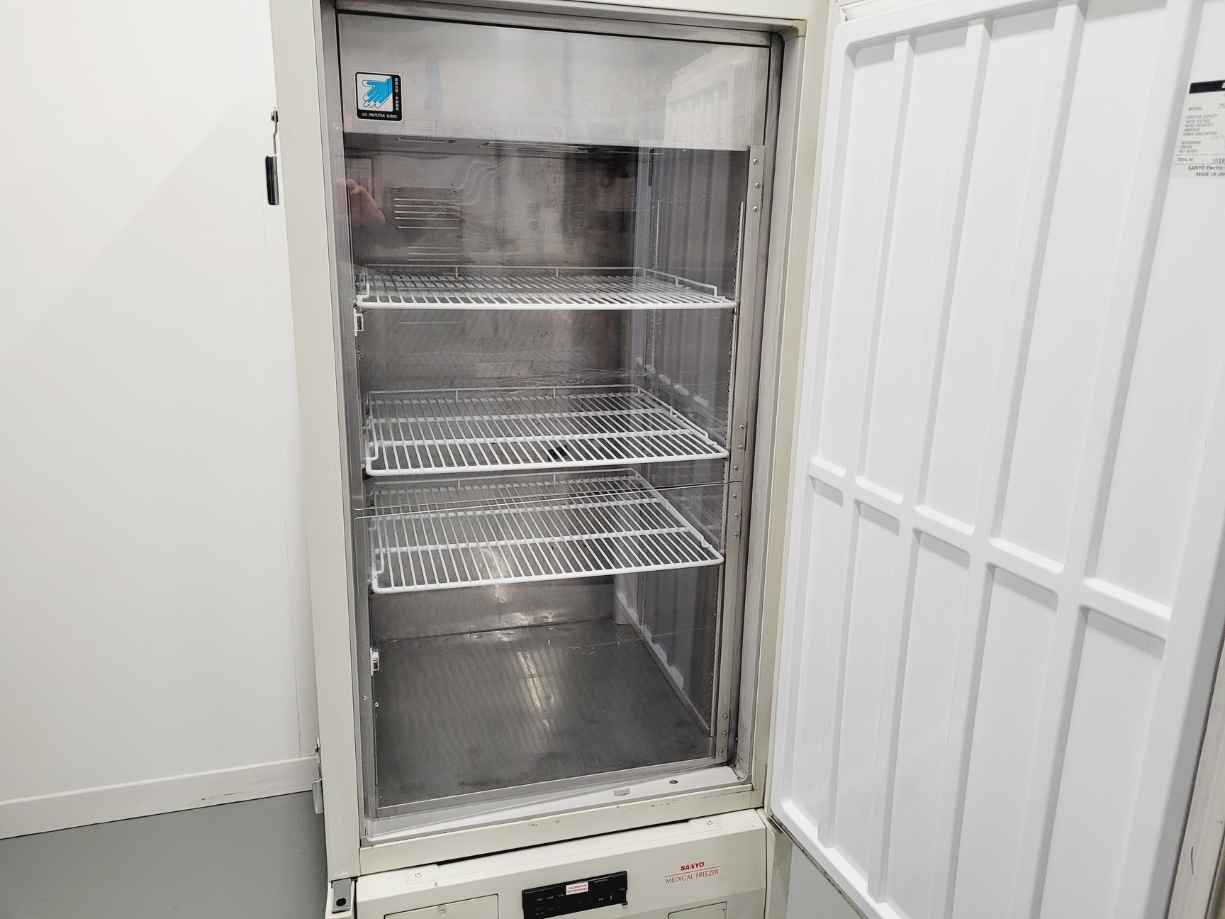 Image of Sanyo MDF-U441 Medical Laboratory Freezer