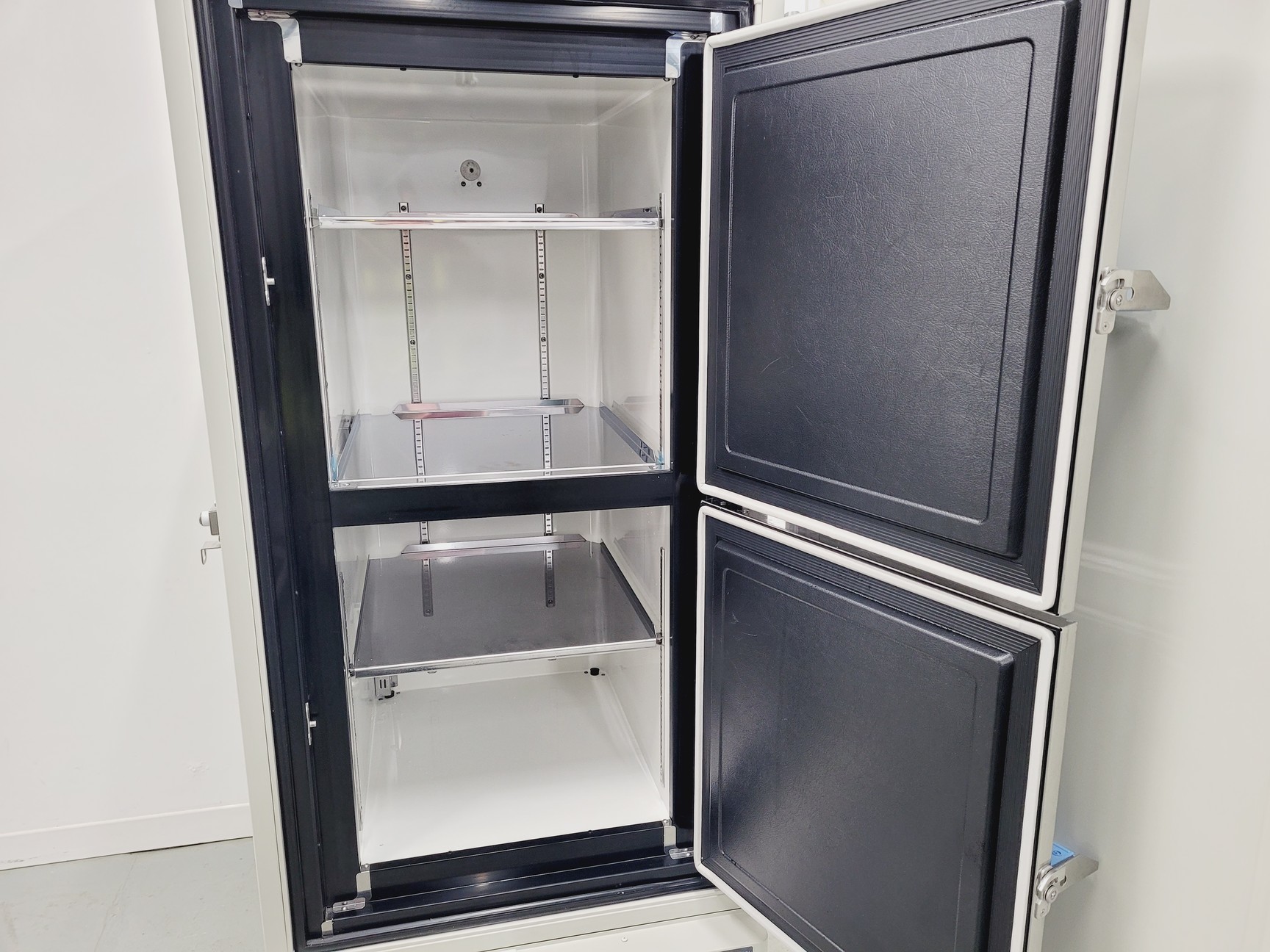 Image of Panasonic MDF-U3386S Ultra Low Temperature Lab Freezer