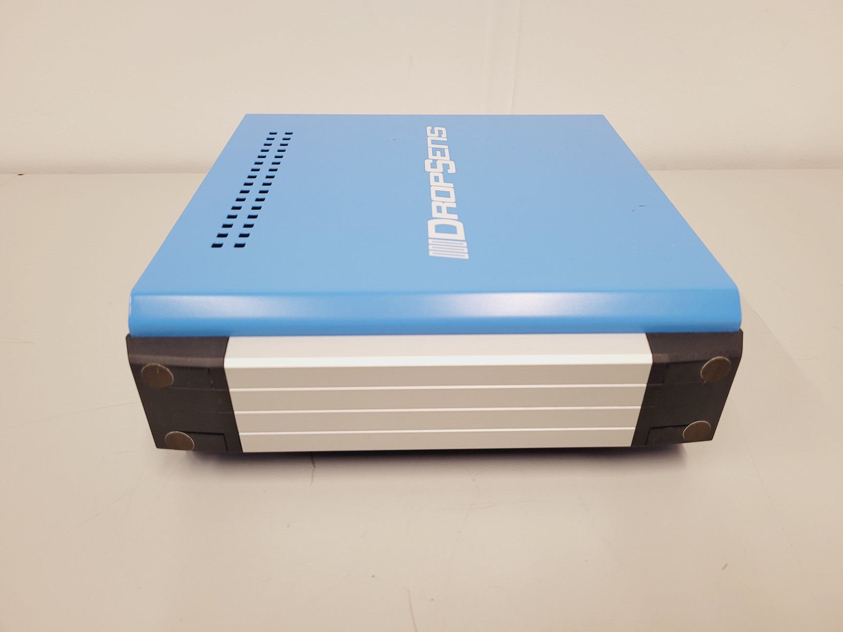 Image of Dropsens Stat 4000P Multi Potentiostat System Unit With Accessories 