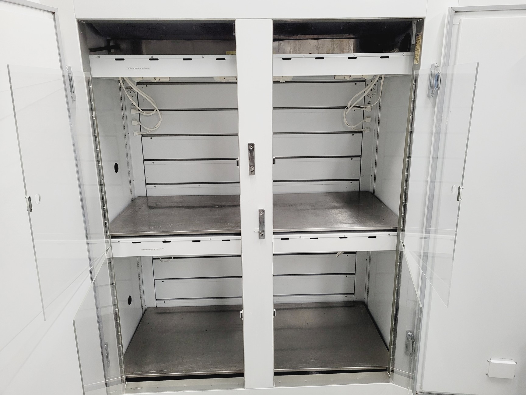 Image of Percival AR75L Growth Chamber 2-Tier Lab