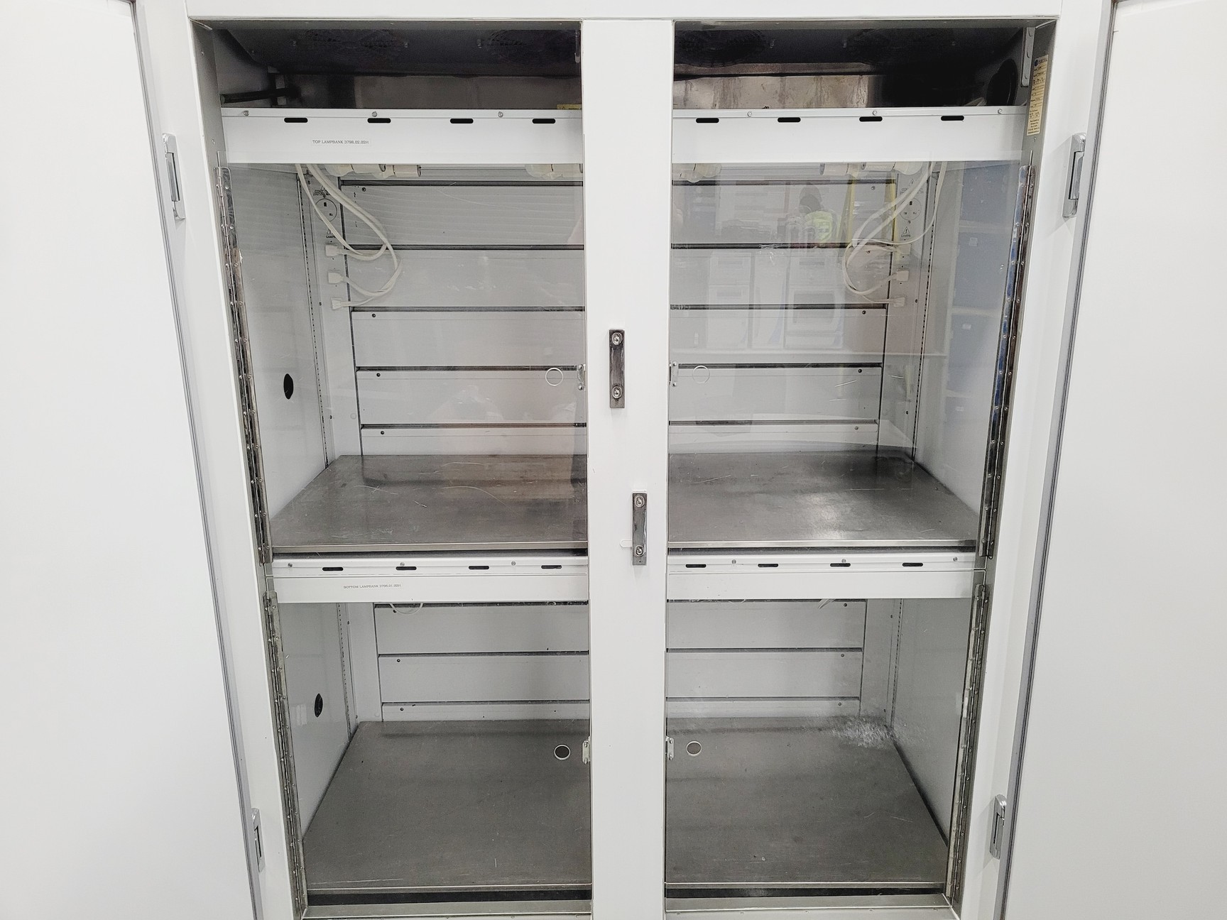 Image of Percival AR75L Growth Chamber 2-Tier Lab