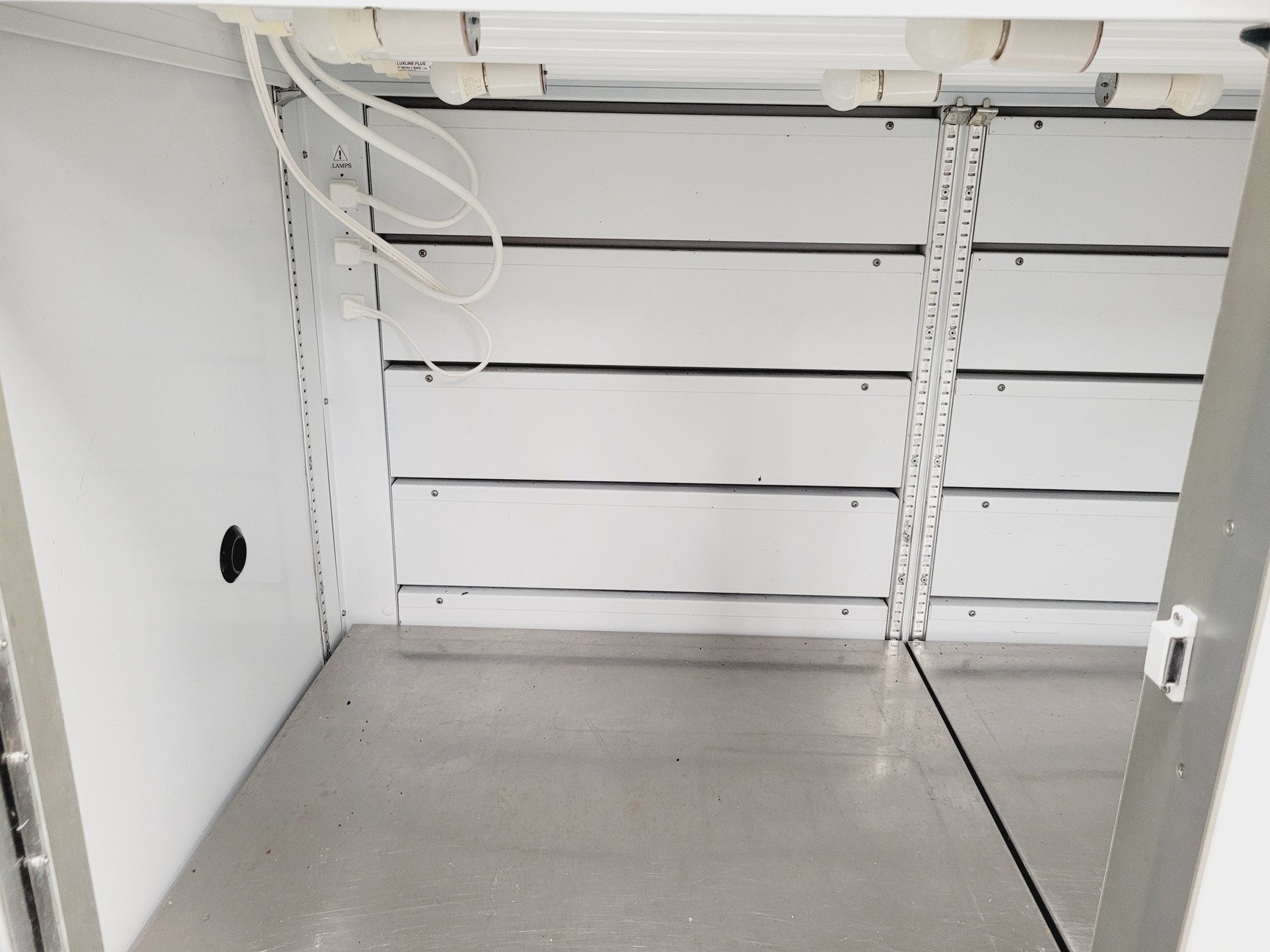 Image of Percival AR75L Growth Chamber 2-Tier Lab