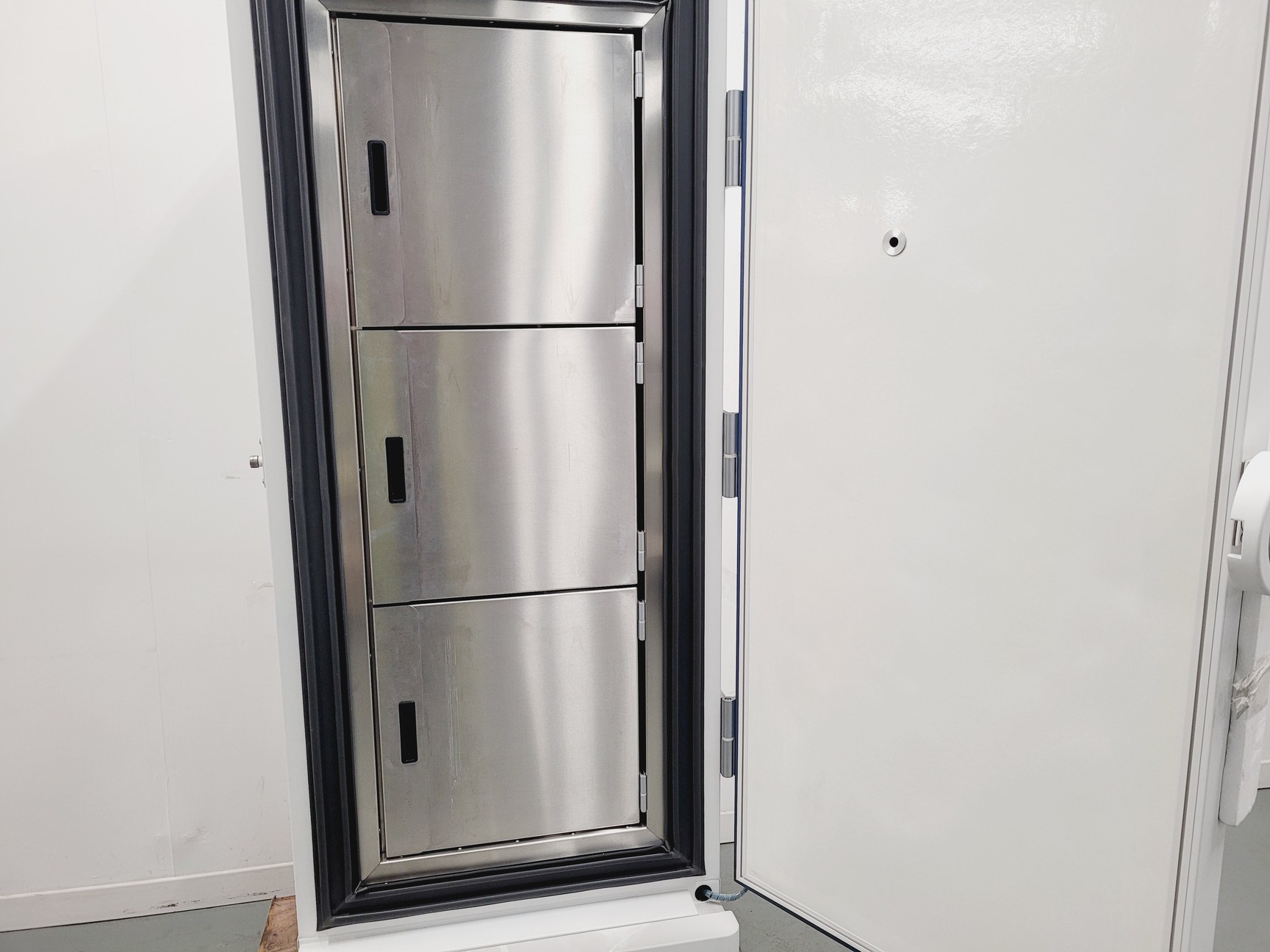 Image of Esco Lexicon ll ULT UUS-363B-1-SS Lab Freezer